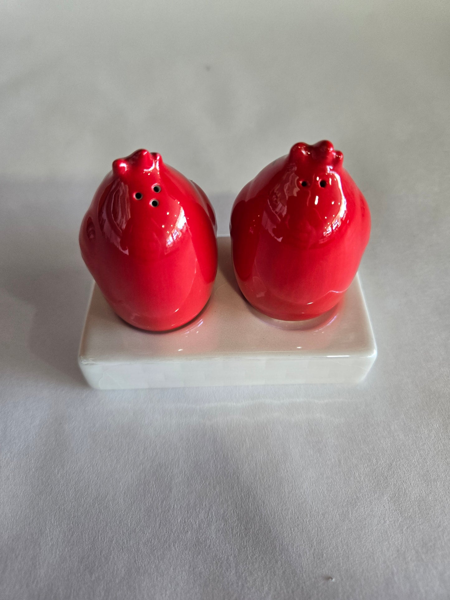 Cardinal salt and pepper in box