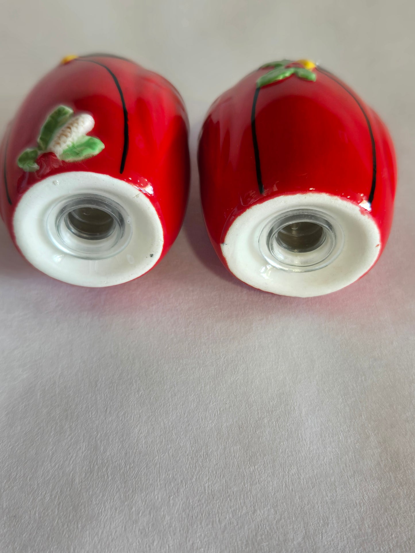 Cardinal salt and pepper in box