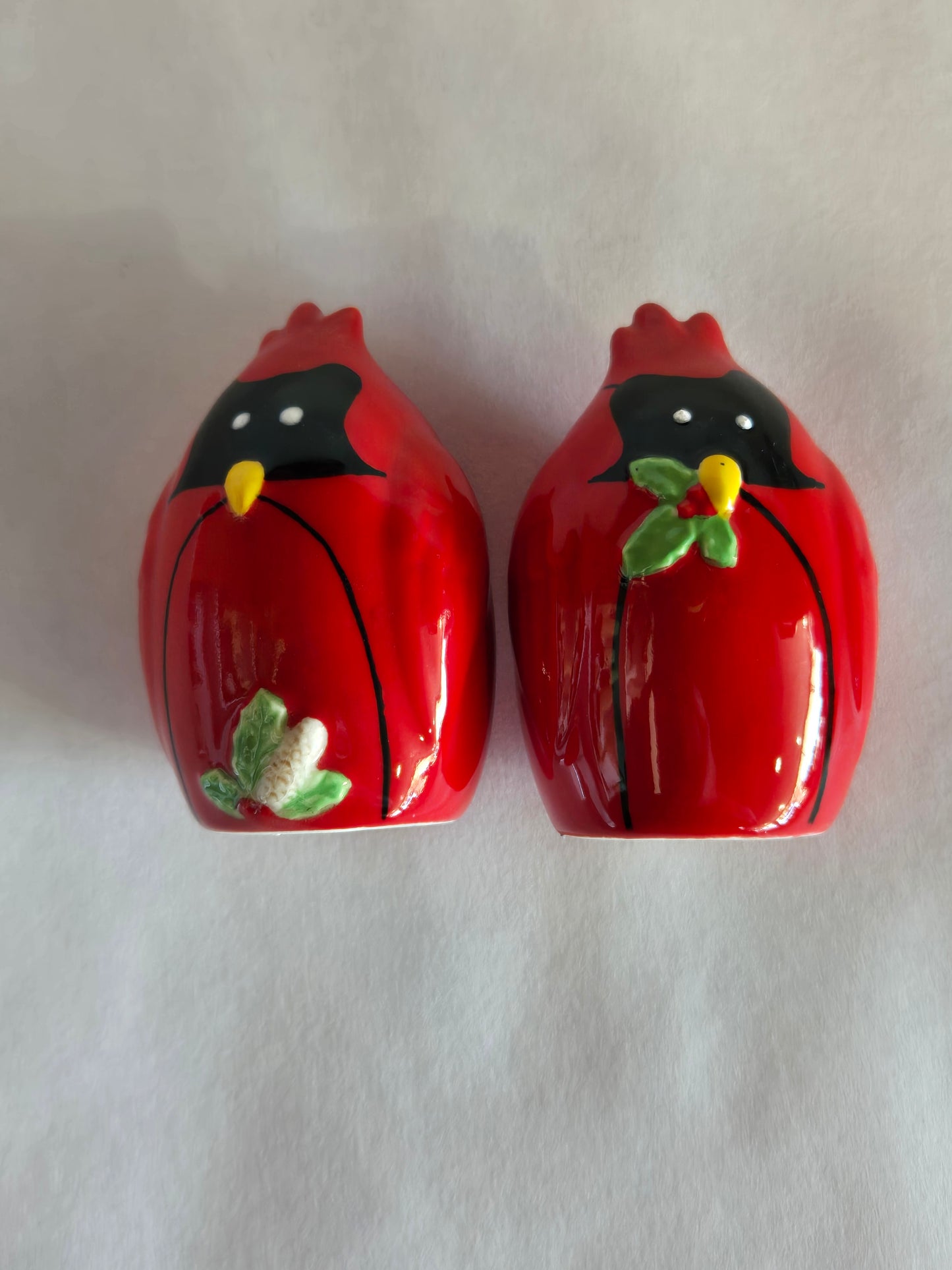 Cardinal salt and pepper in box