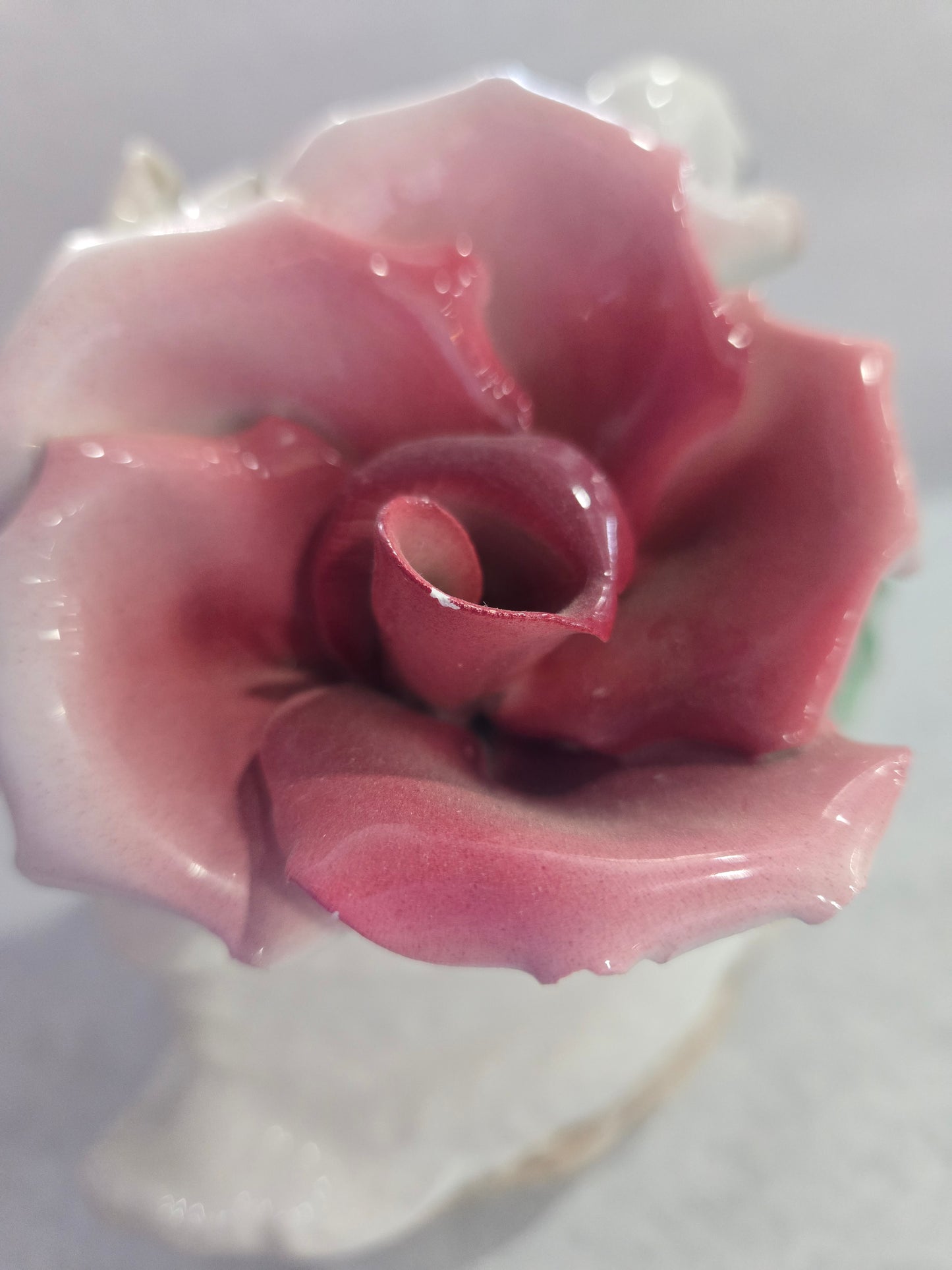 Capodimonte Swan with Three Roses