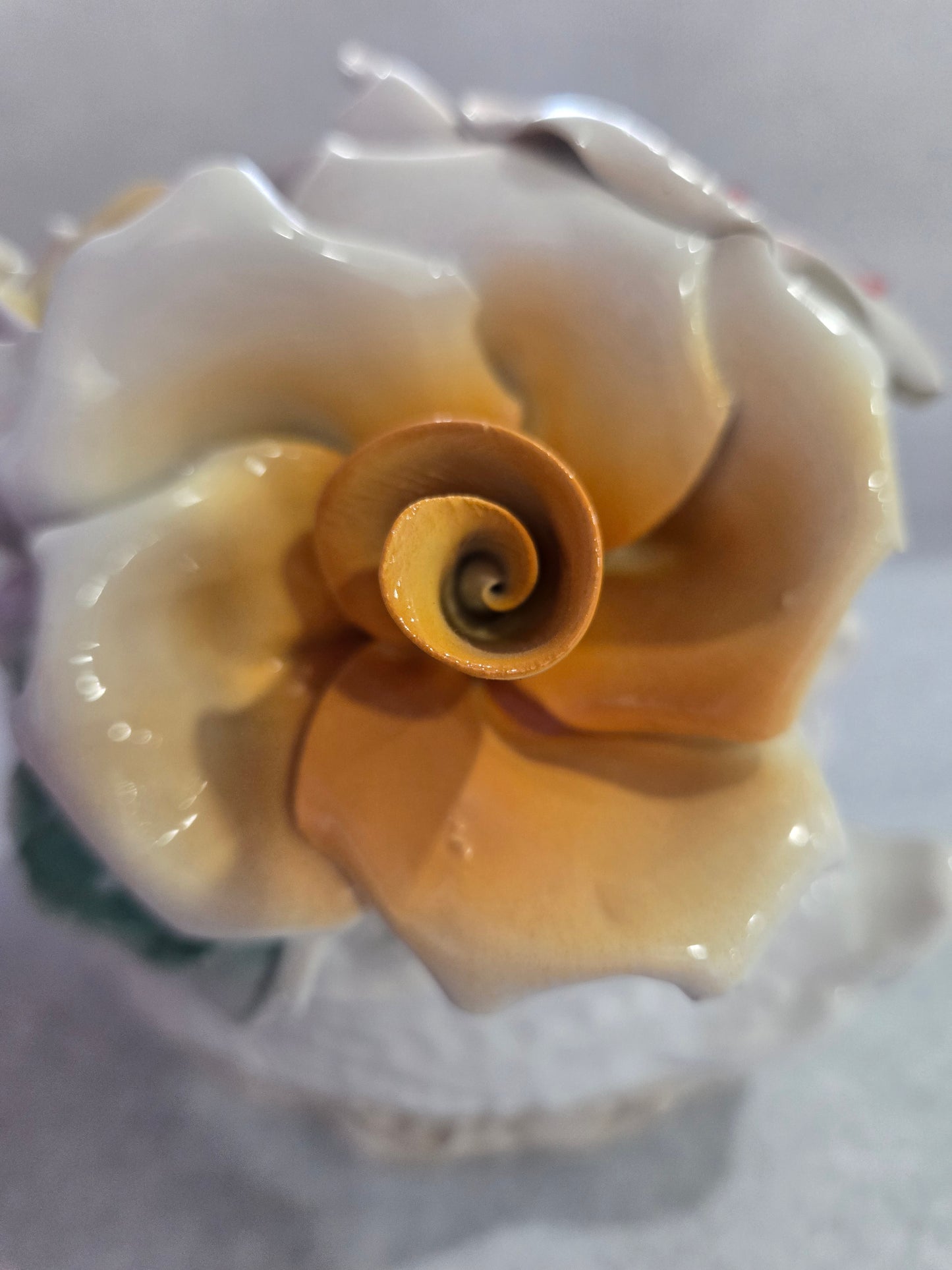 Capodimonte Swan with Three Roses