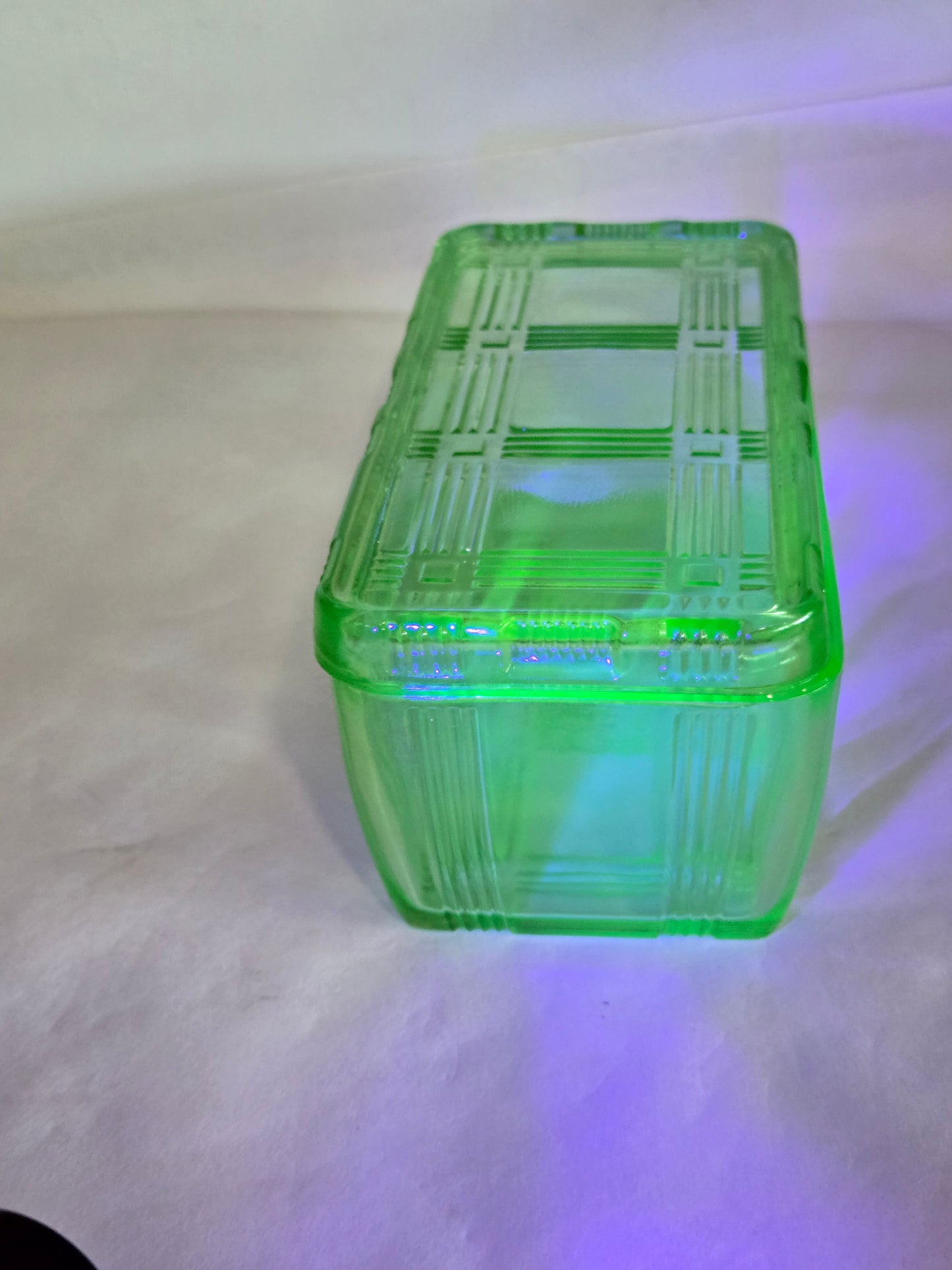 Vintage uranium hazel atlas criss cross refrigerator dish