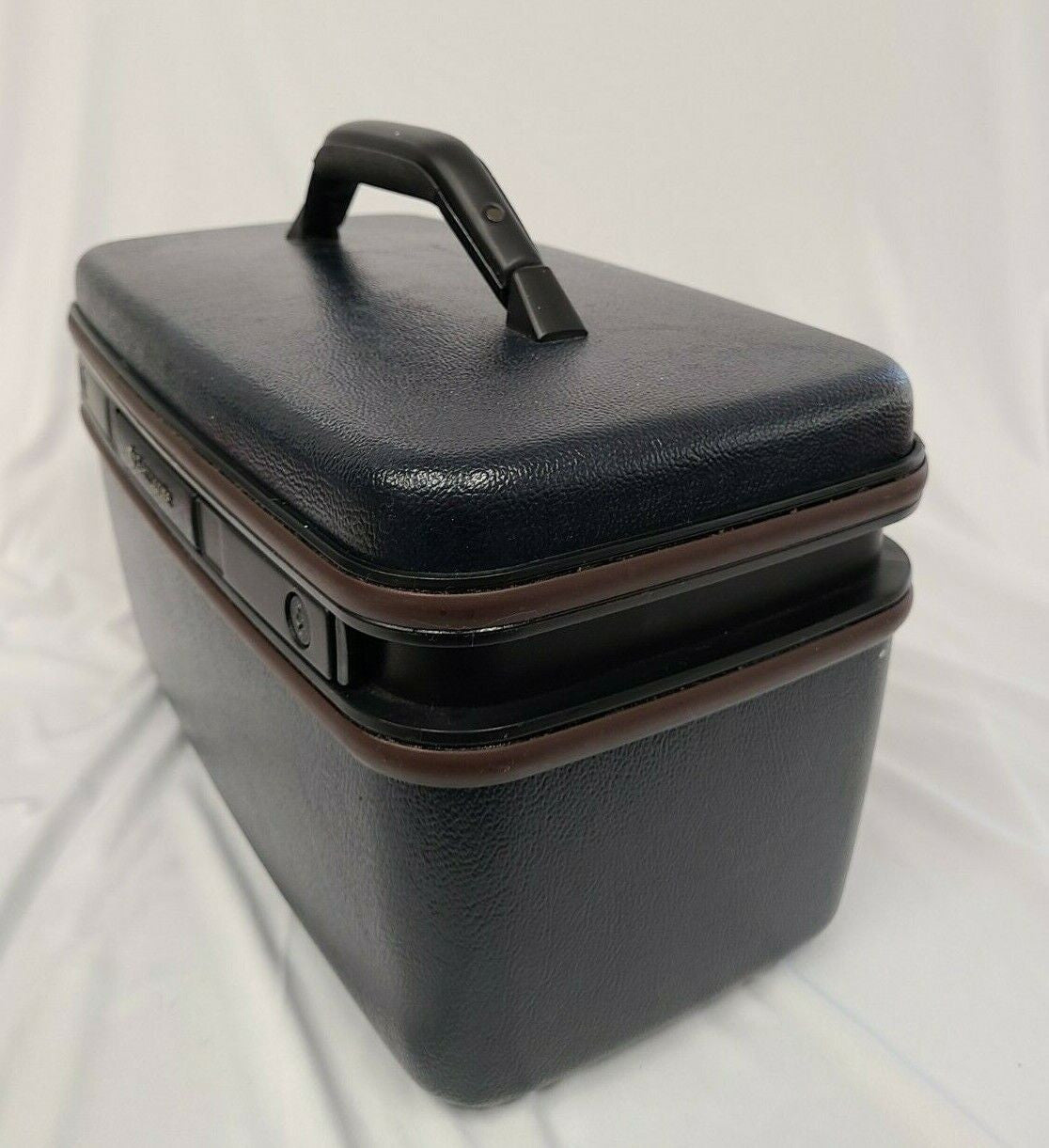 Vintage Samsonite Navy Blue Silhouette Train Case