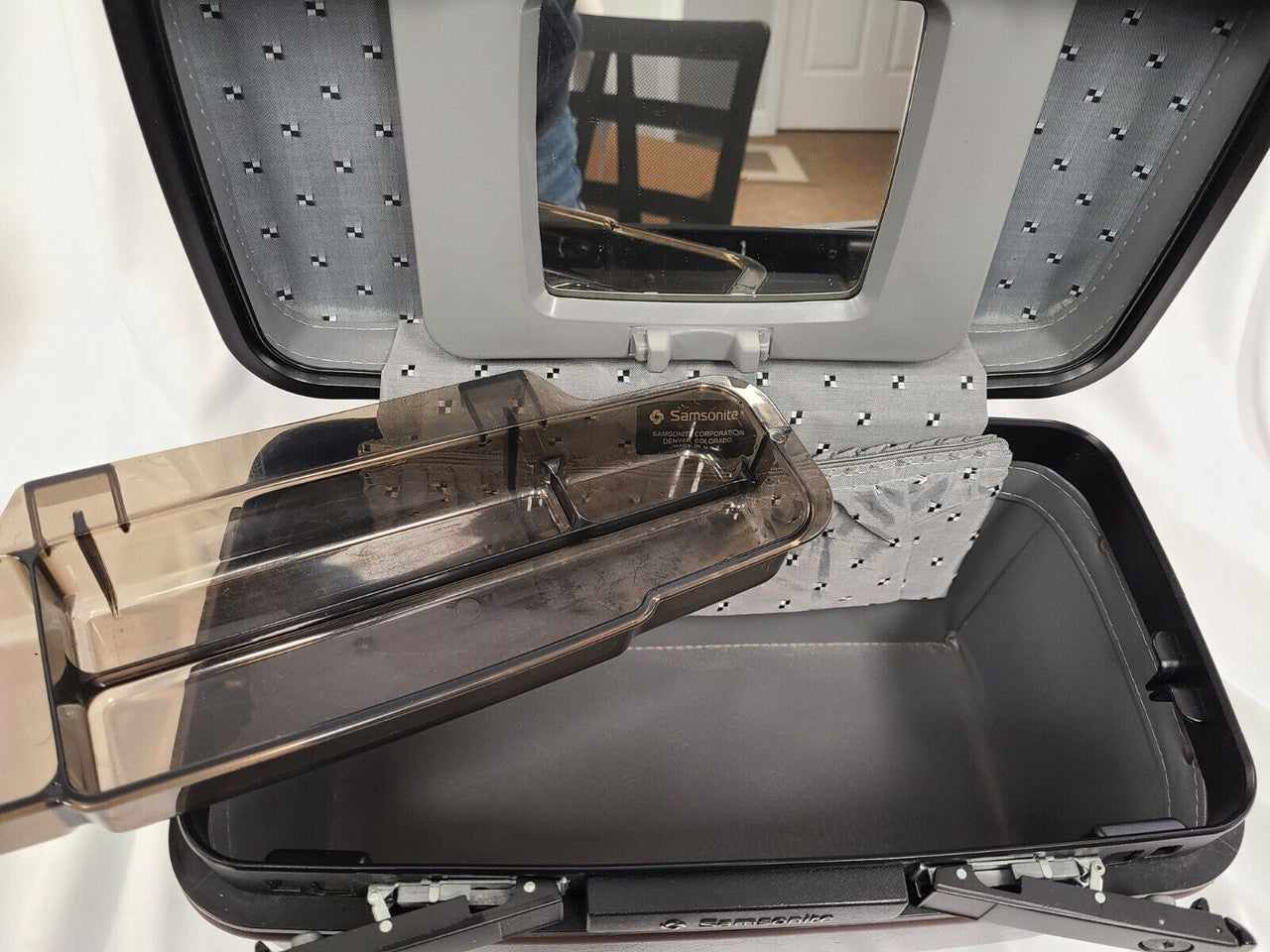 Vintage Samsonite Navy Blue Silhouette Train Case