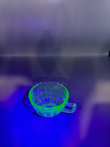 Uranium glass block optic cup