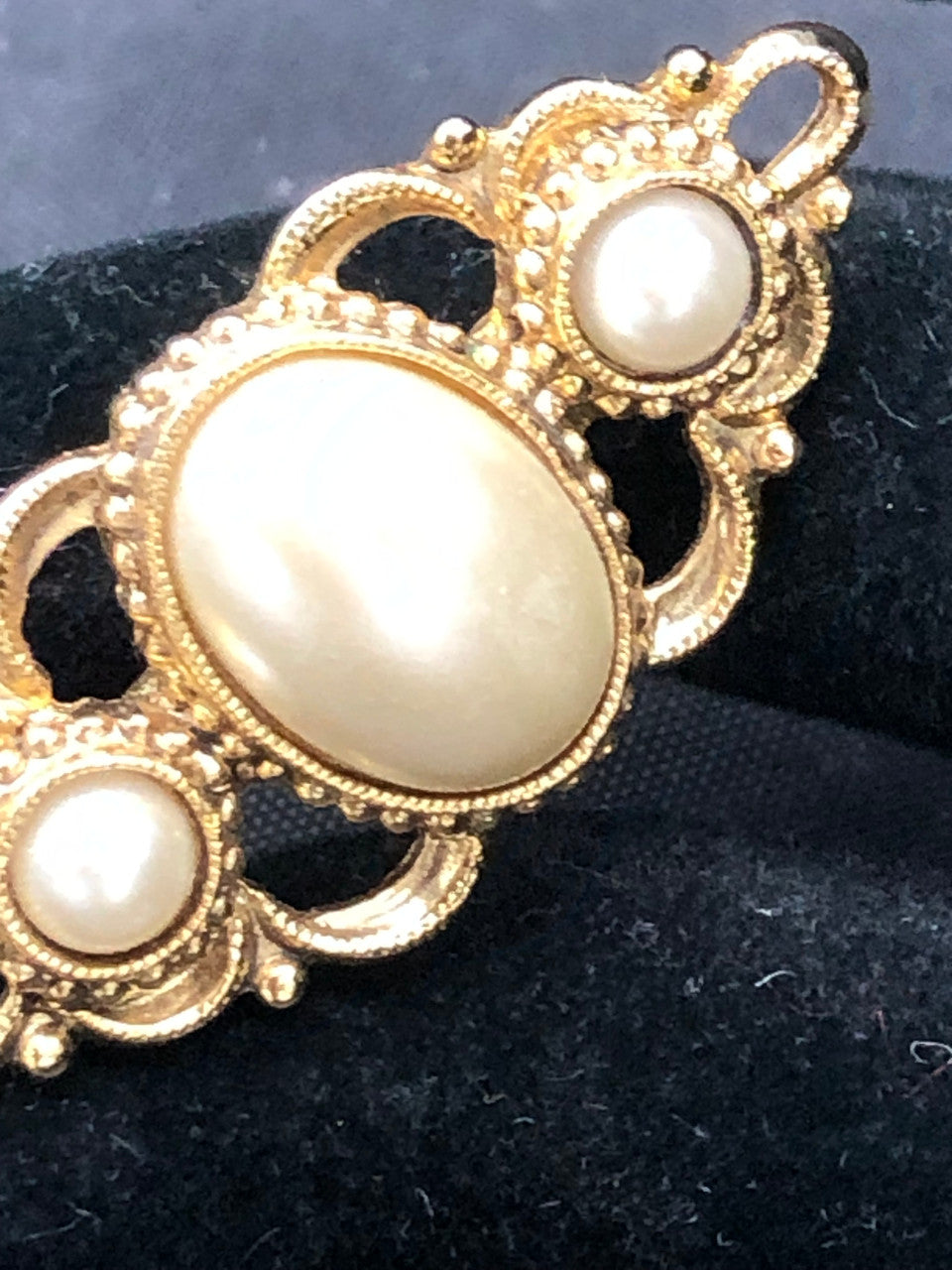 1928 Faux Pearl lapel pin