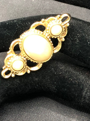 1928 Faux Pearl lapel pin