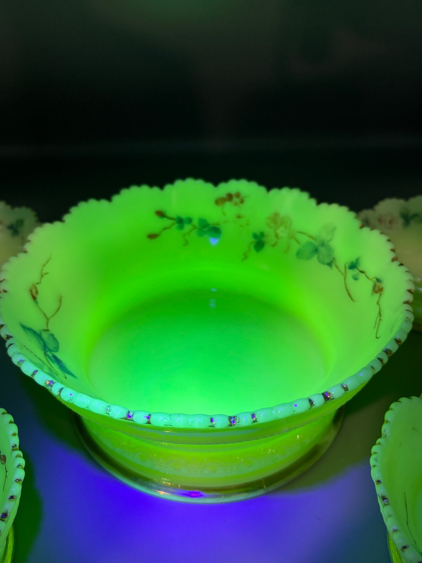 Heisey Custard glass berry bowl set