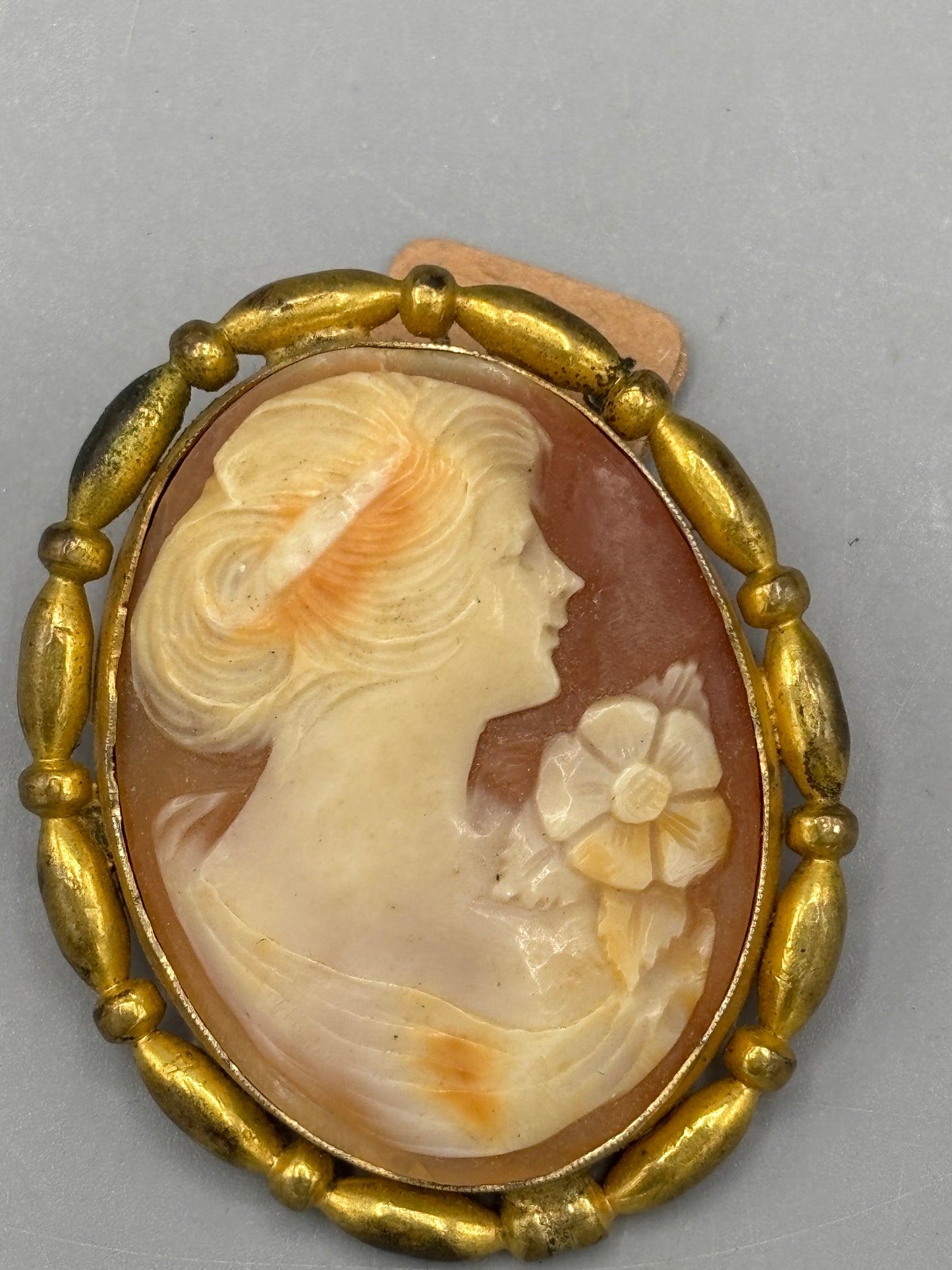 Vintage gold tone Lady Cameo brooch