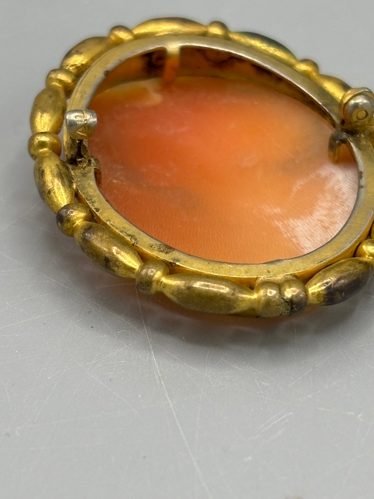 Vintage gold tone Lady Cameo brooch