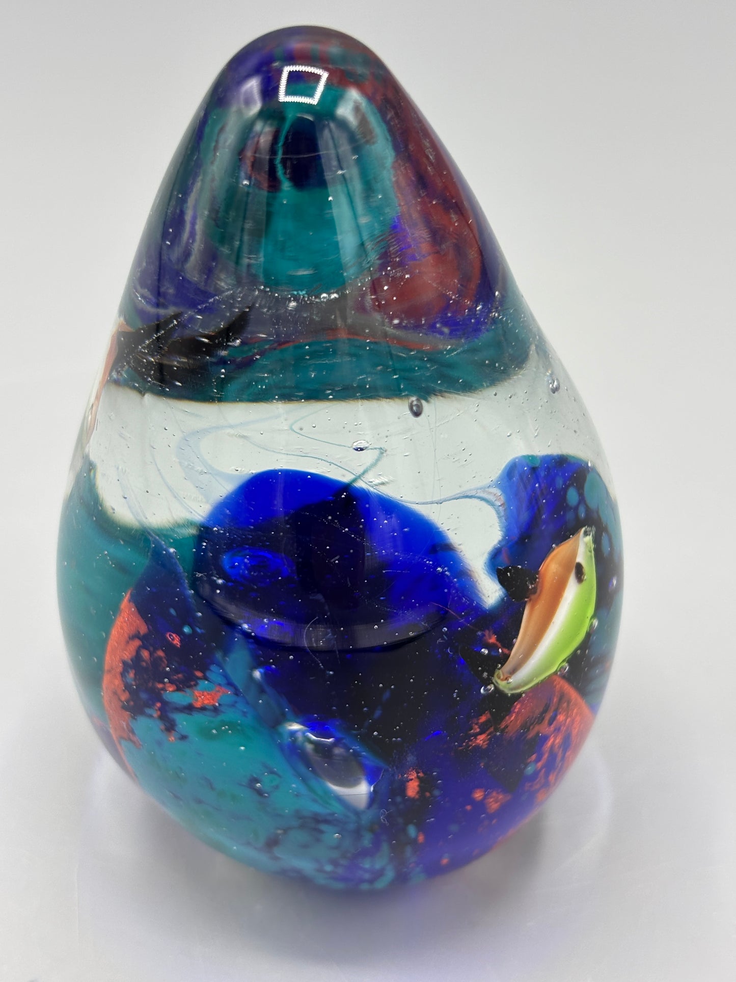 Vintage art glass Ocean fishes egg paperweight