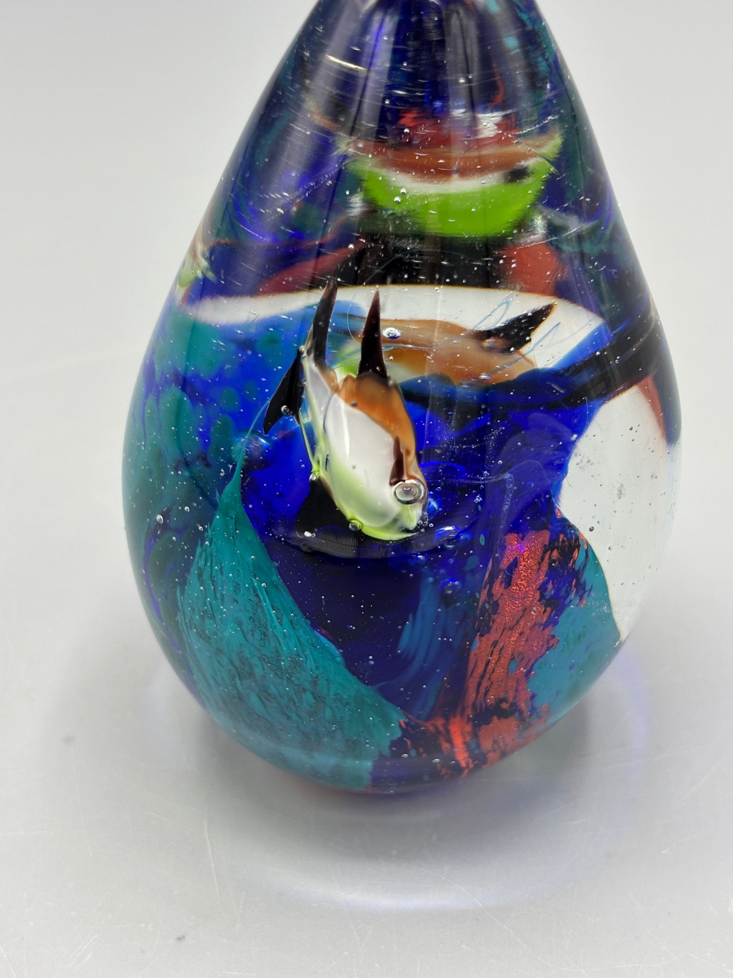 Vintage art glass Ocean fishes egg paperweight