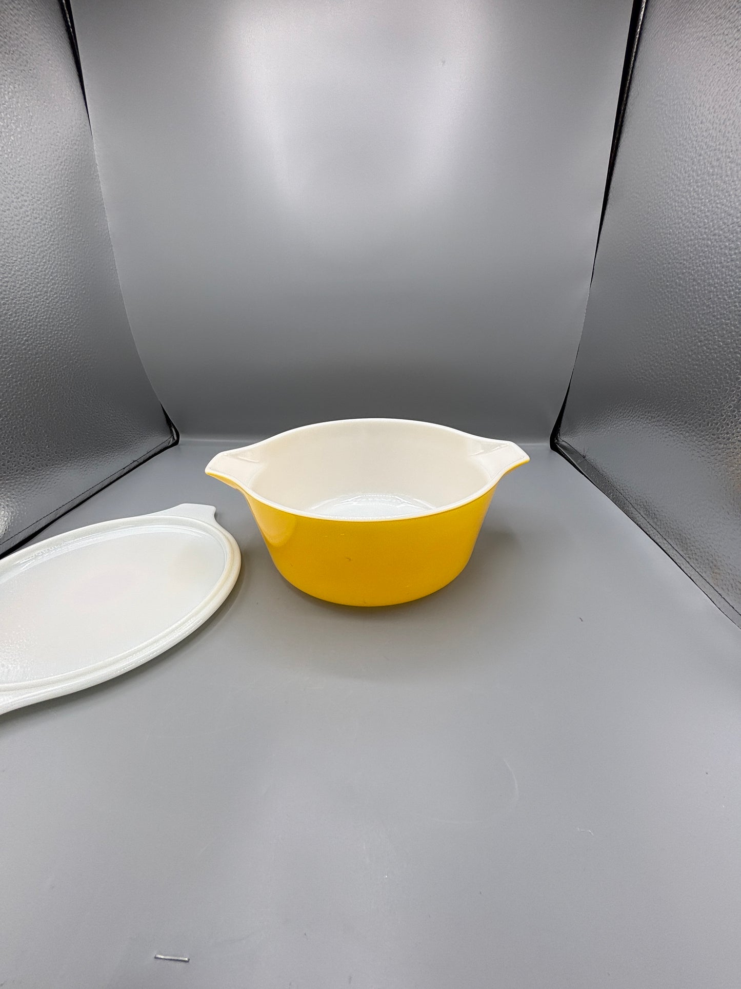 Vintage Pyrex Sunflower Daisy Casserole dish