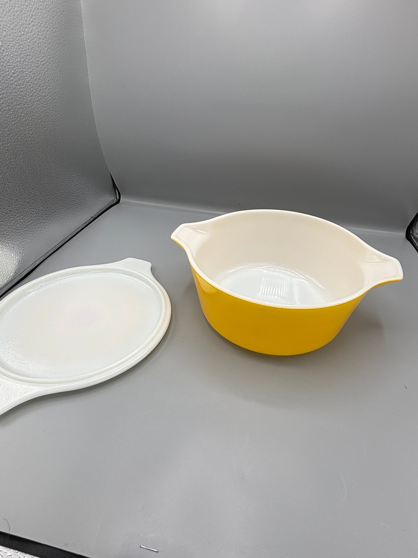 Vintage Pyrex Sunflower Daisy Casserole dish