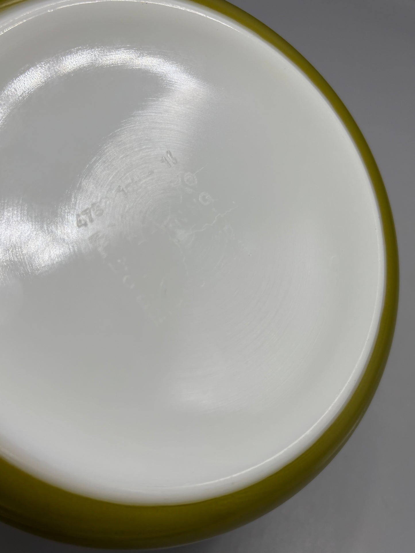 Vintage Pyrex Sunflower Daisy Casserole dish