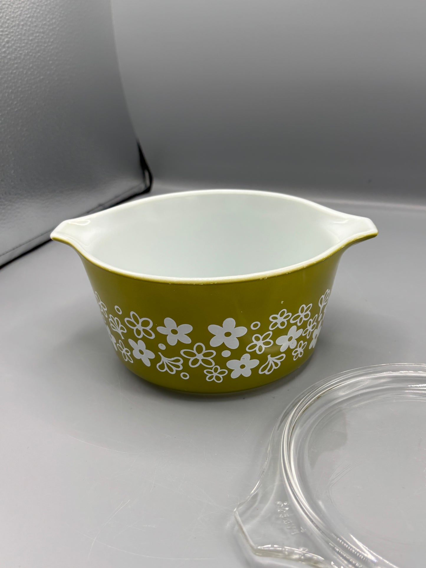 Vintage Pyrex 2.5 qt green Spring Blossom bowl