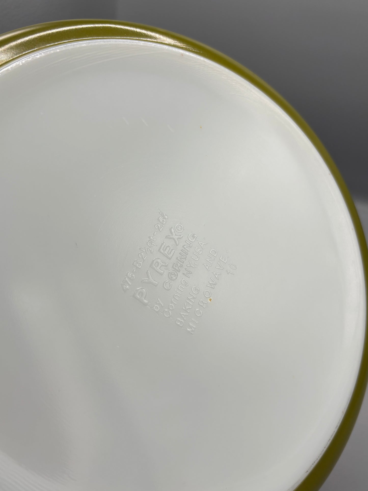 Vintage Pyrex 2.5 qt green Spring Blossom bowl