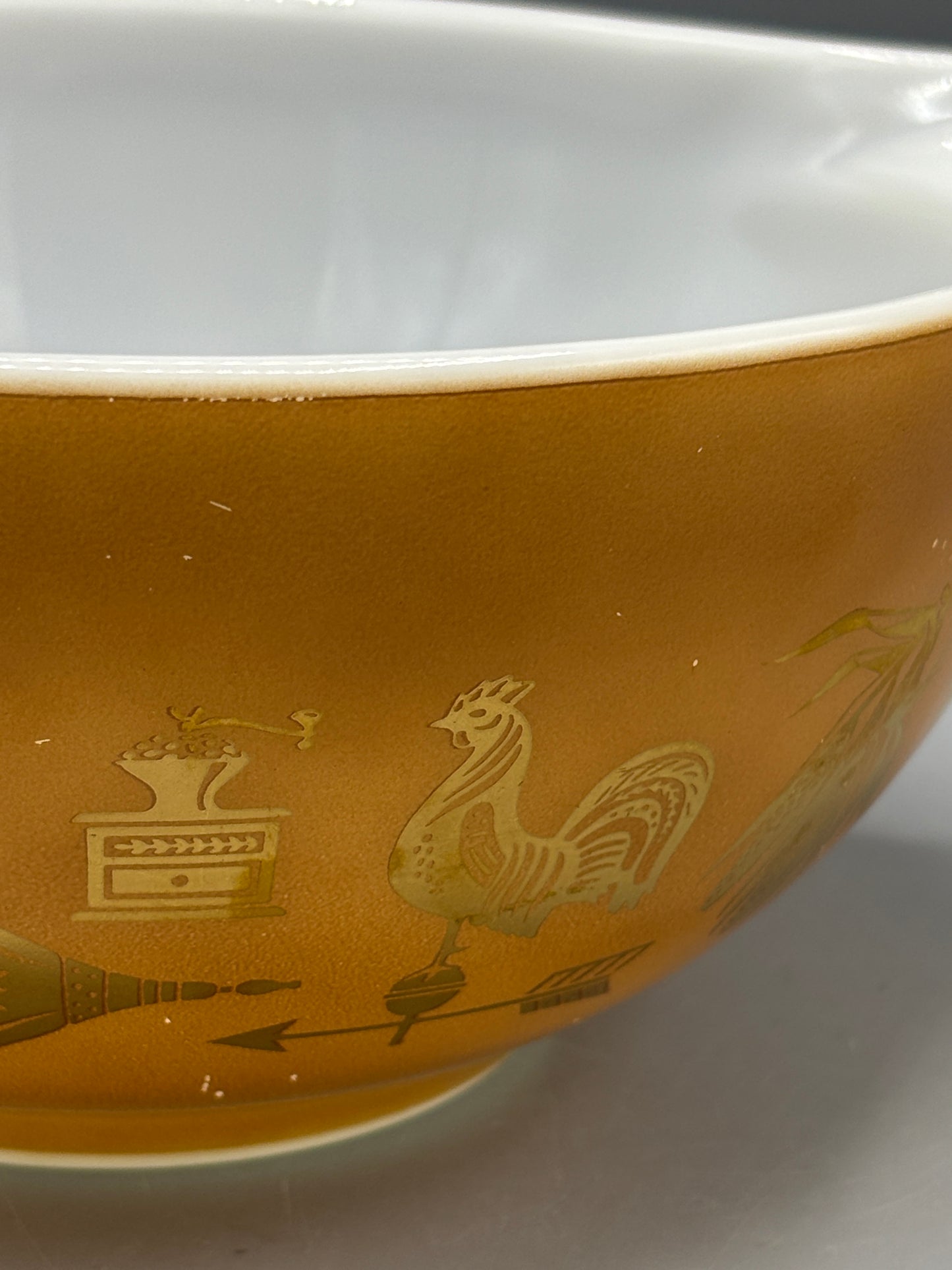 Vintage Pyrex Americana Cinderella 1 1/2 qt bowl