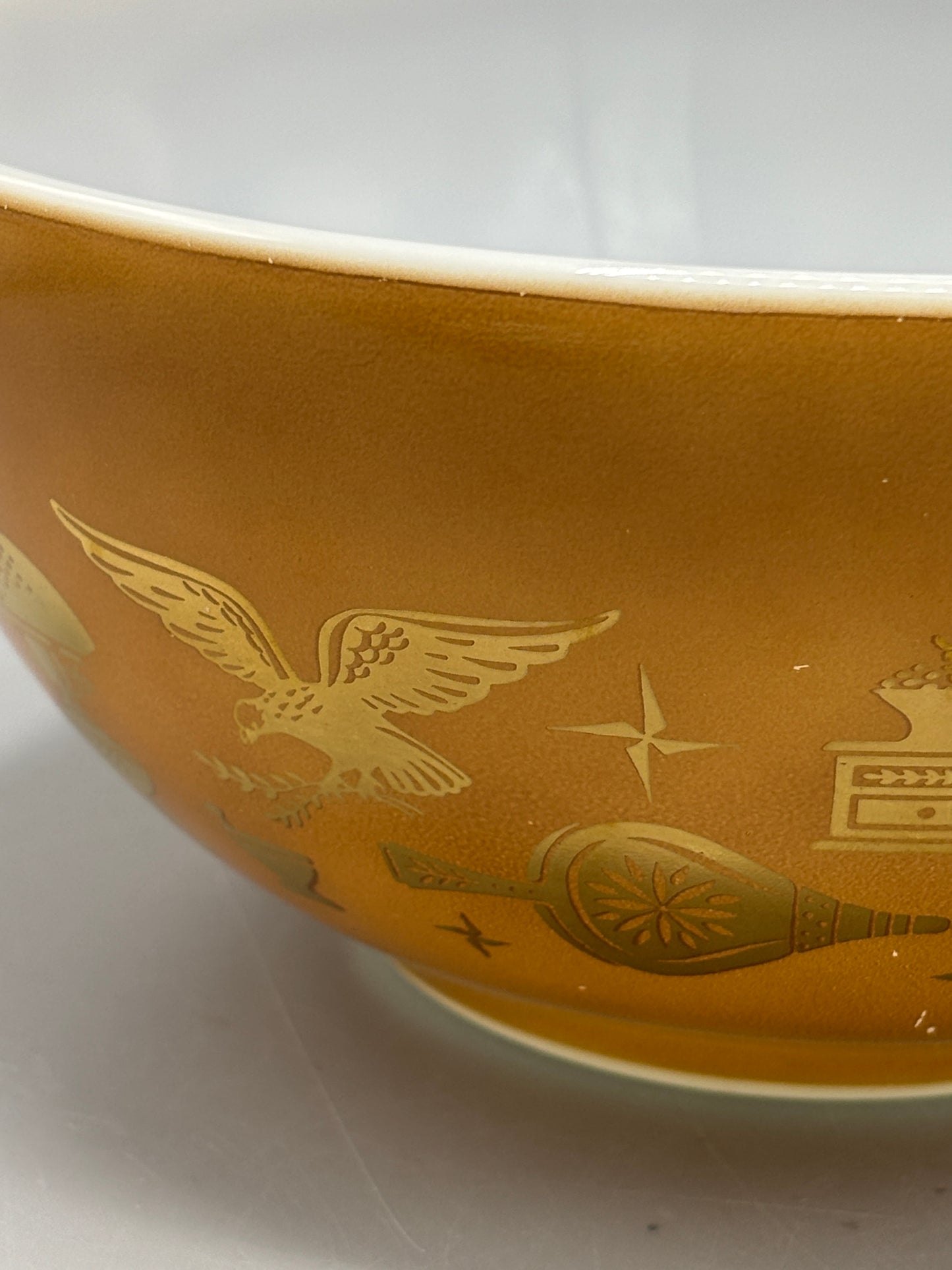 Vintage Pyrex Americana Cinderella 1 1/2 qt bowl