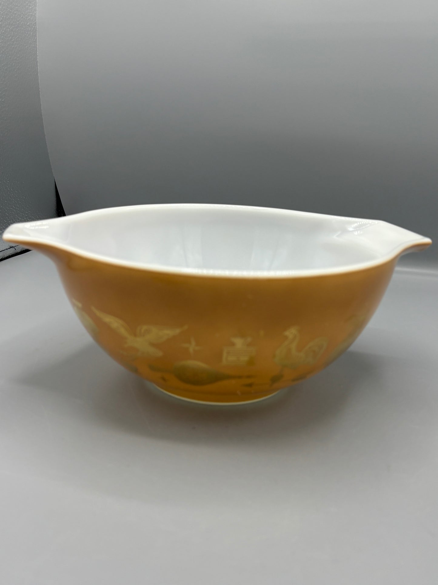 Vintage Pyrex Americana Cinderella 1 1/2 qt bowl
