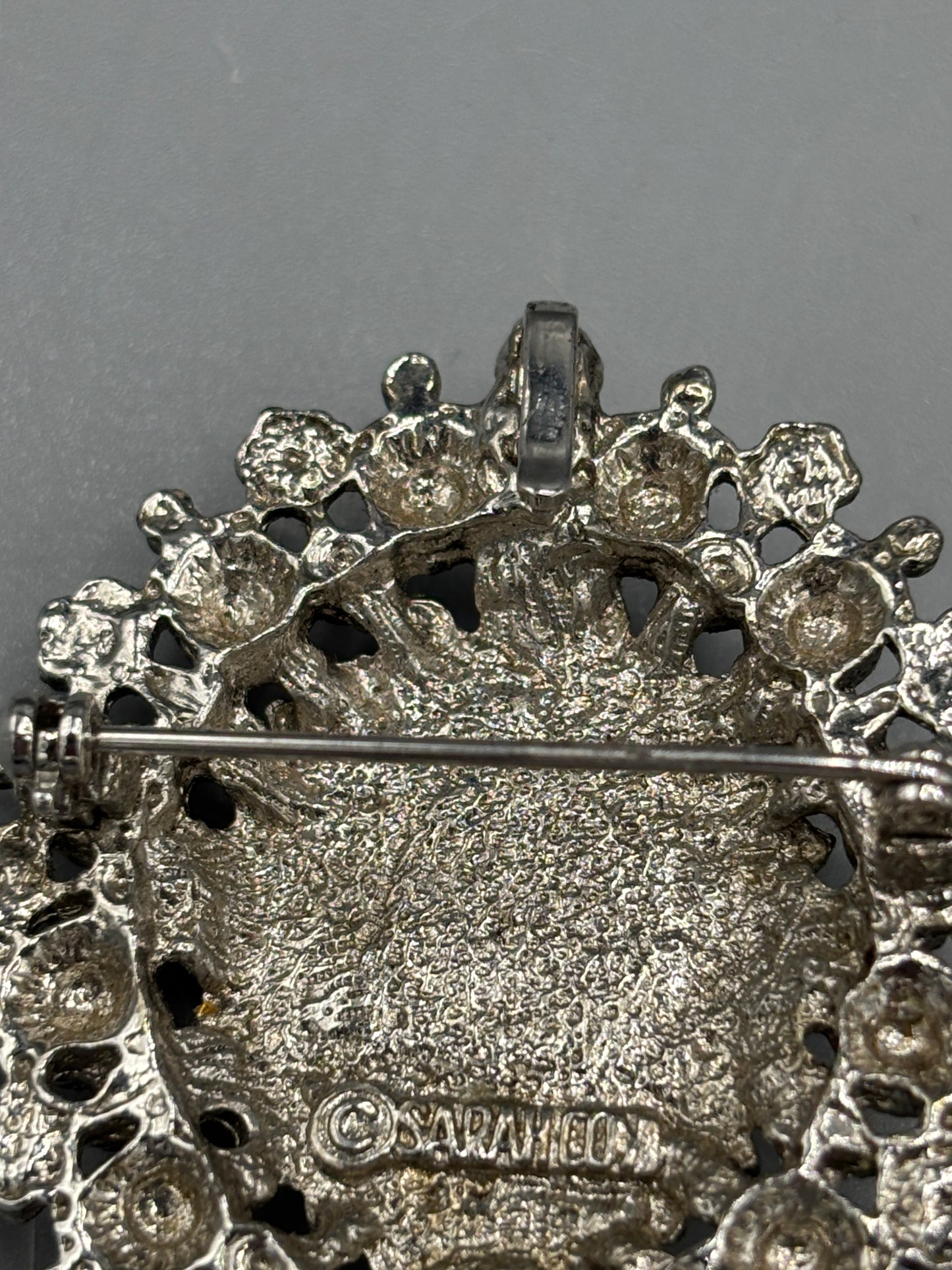 Vintage Sarah Coventry silver tone brooch