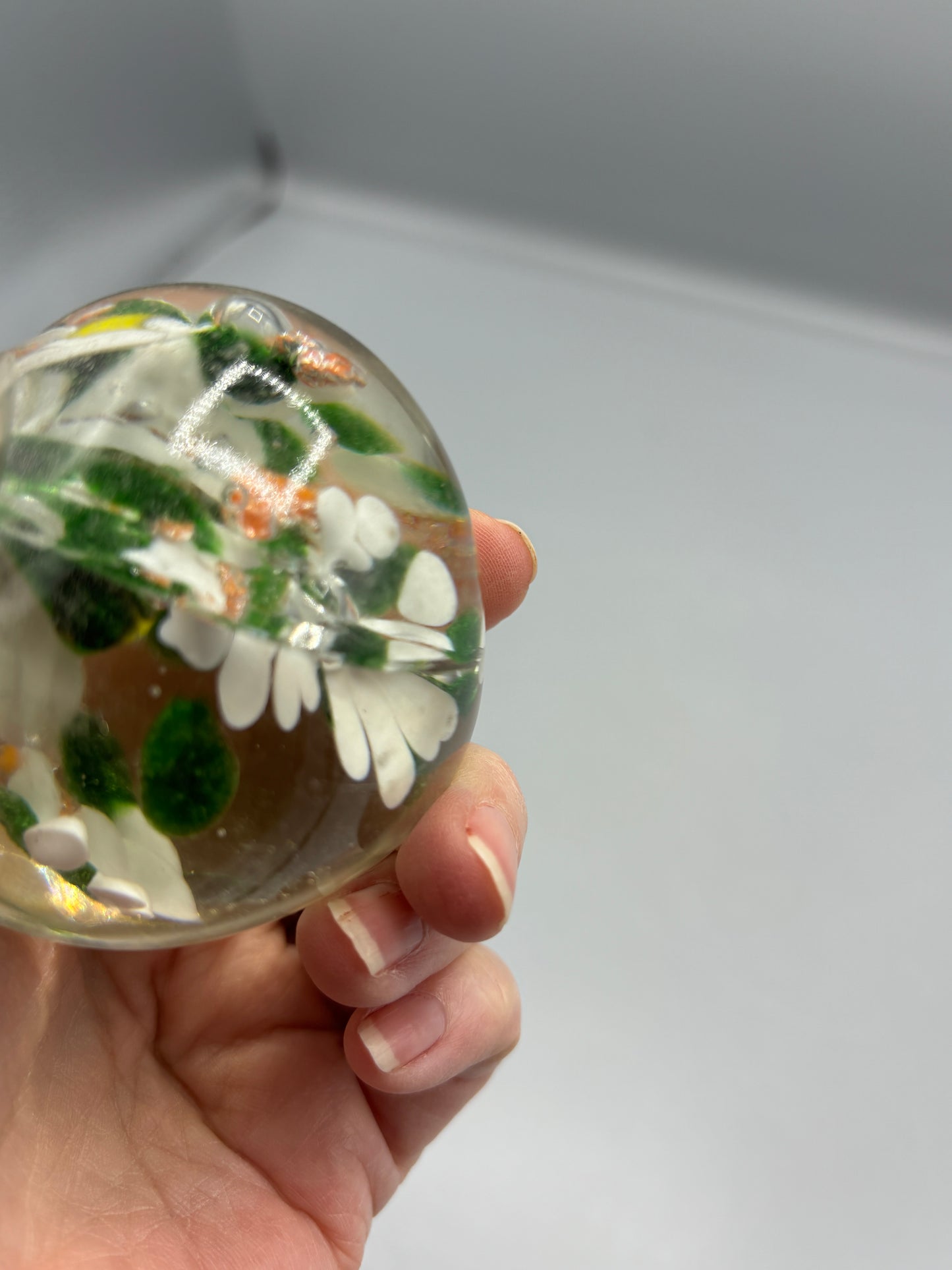 Paperweight with white flowers
