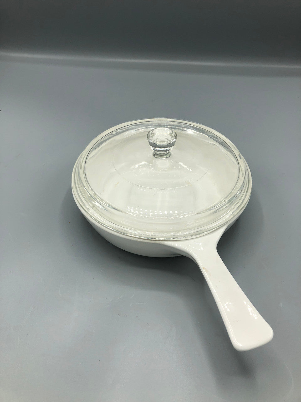 Vintage Corningware 1 pint flower with lid