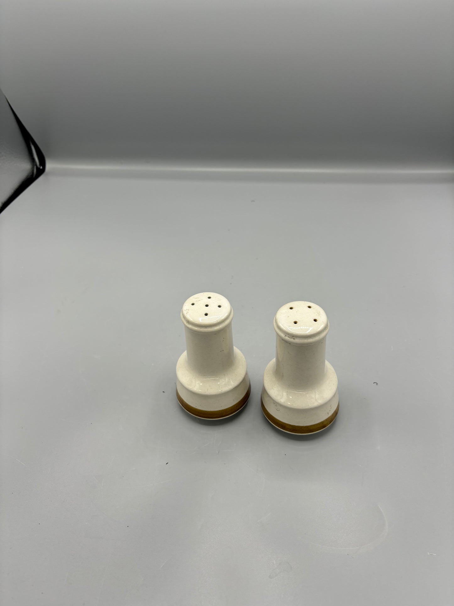 Stoneware salt & pepper