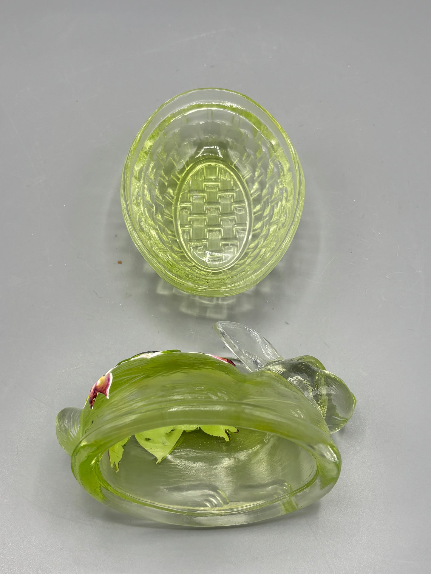 Vintage L.E.Smith painted green rabbit on nest