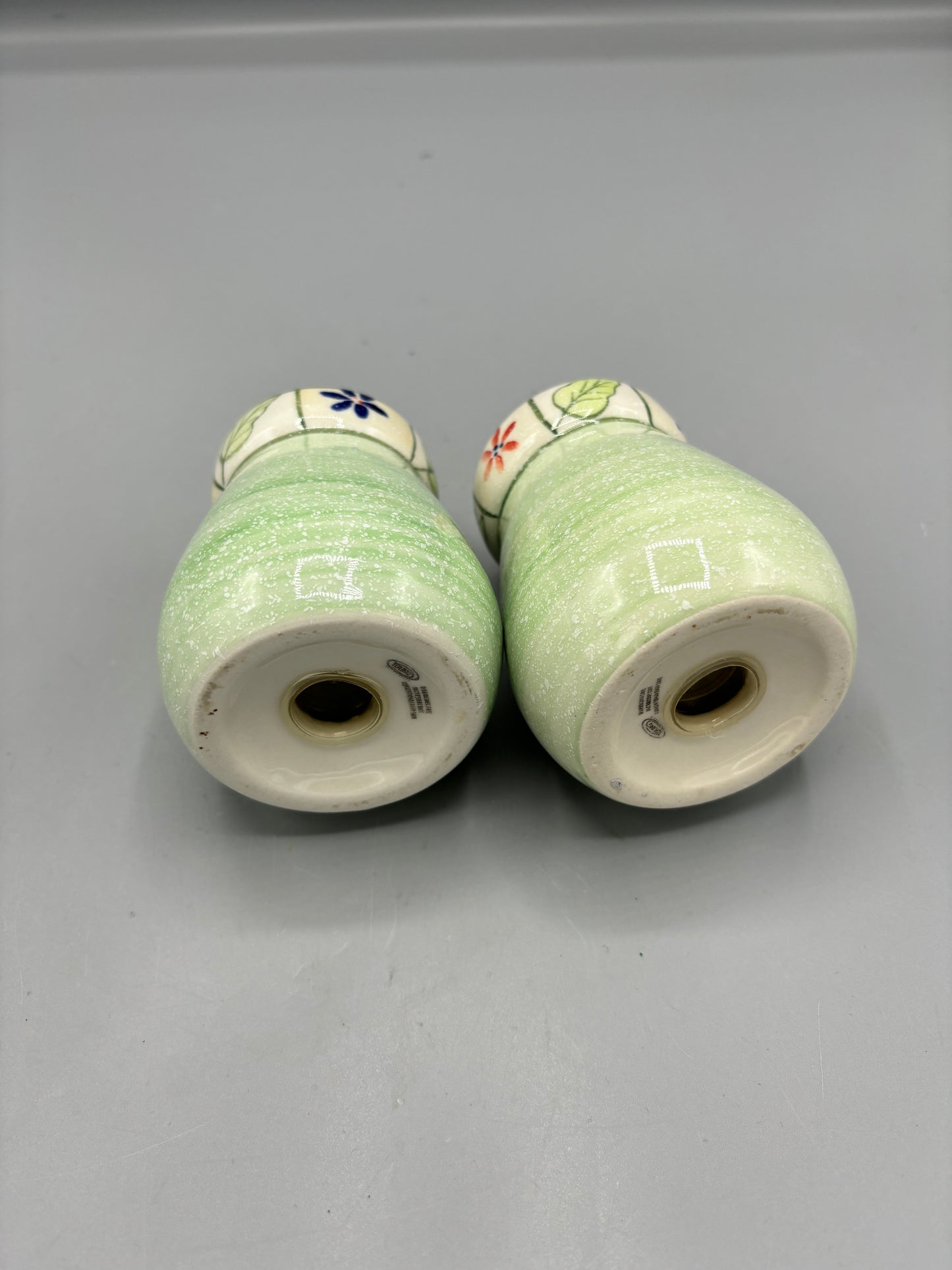 Pale green Salt & Pepper