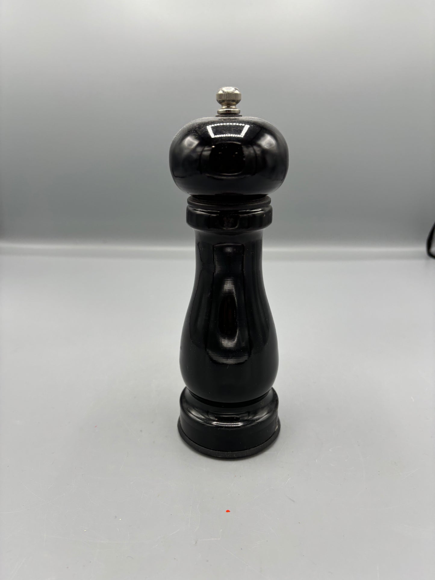 Black pepper mill