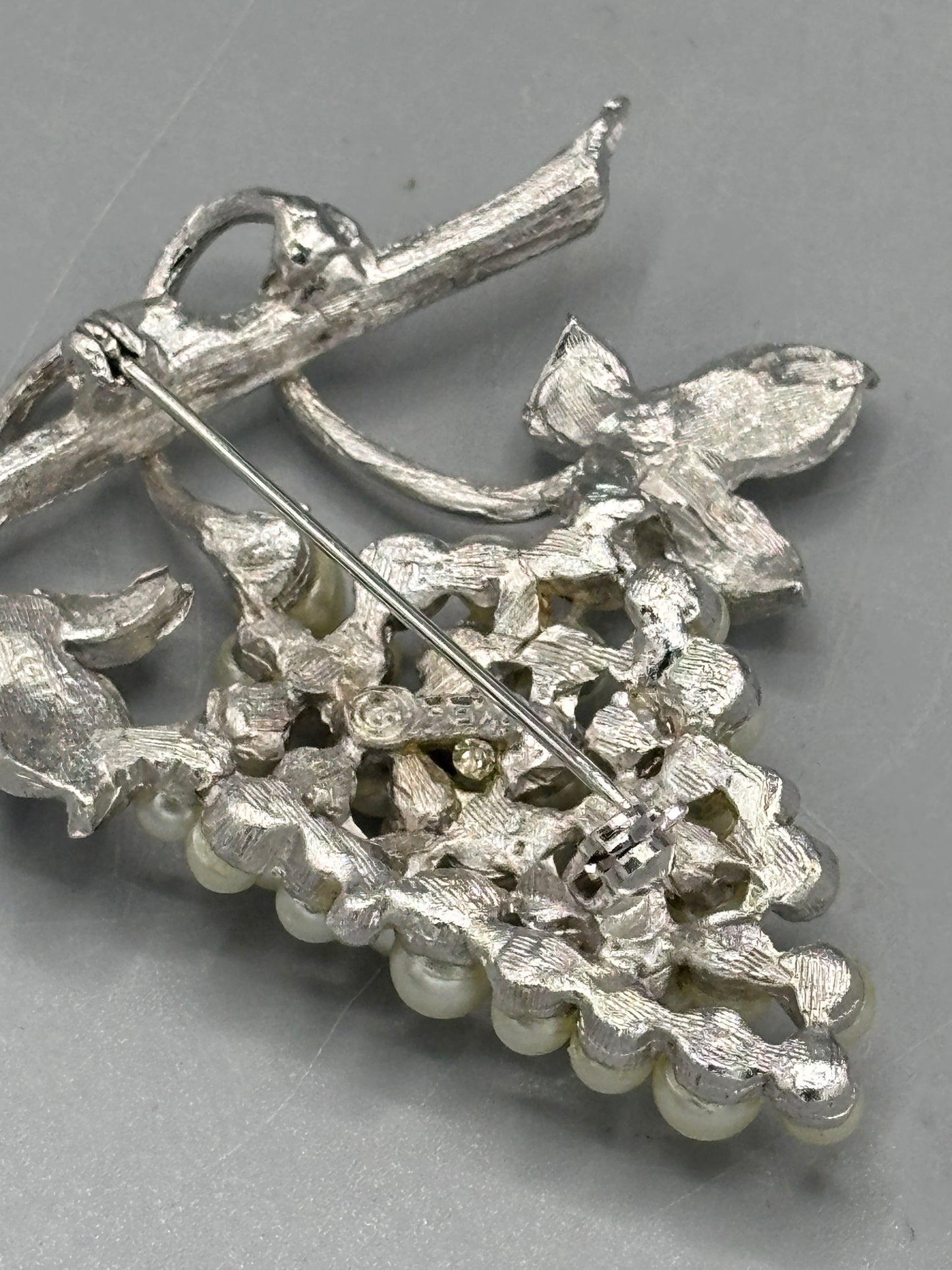 Vintage Crown Trifari silver tone brooch