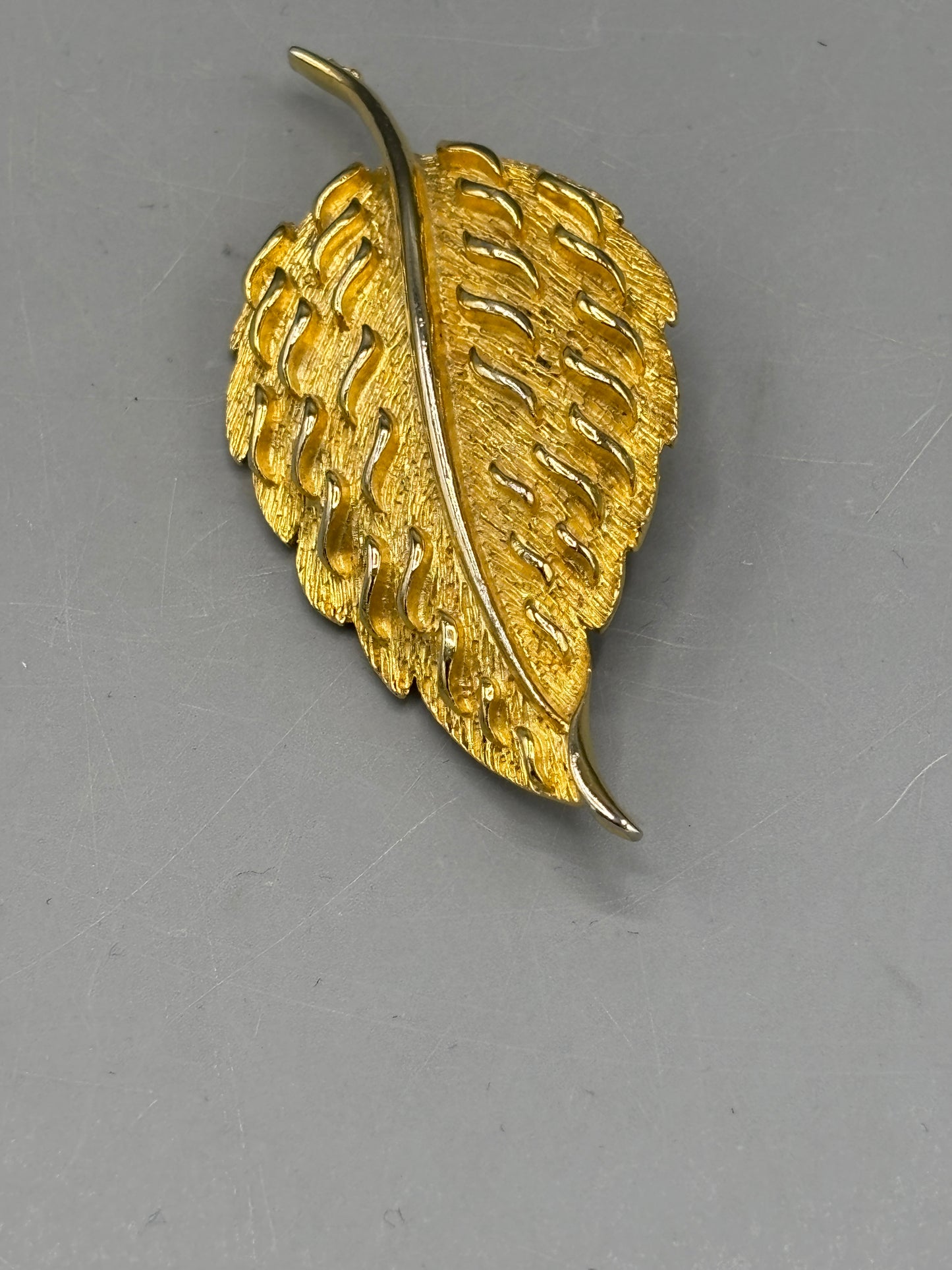 Vintage textured gold tone leaf brooch
