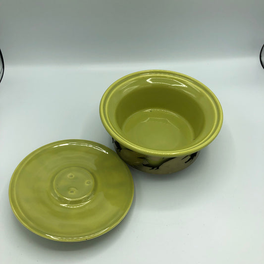 Baur lime green covered Casserole dish