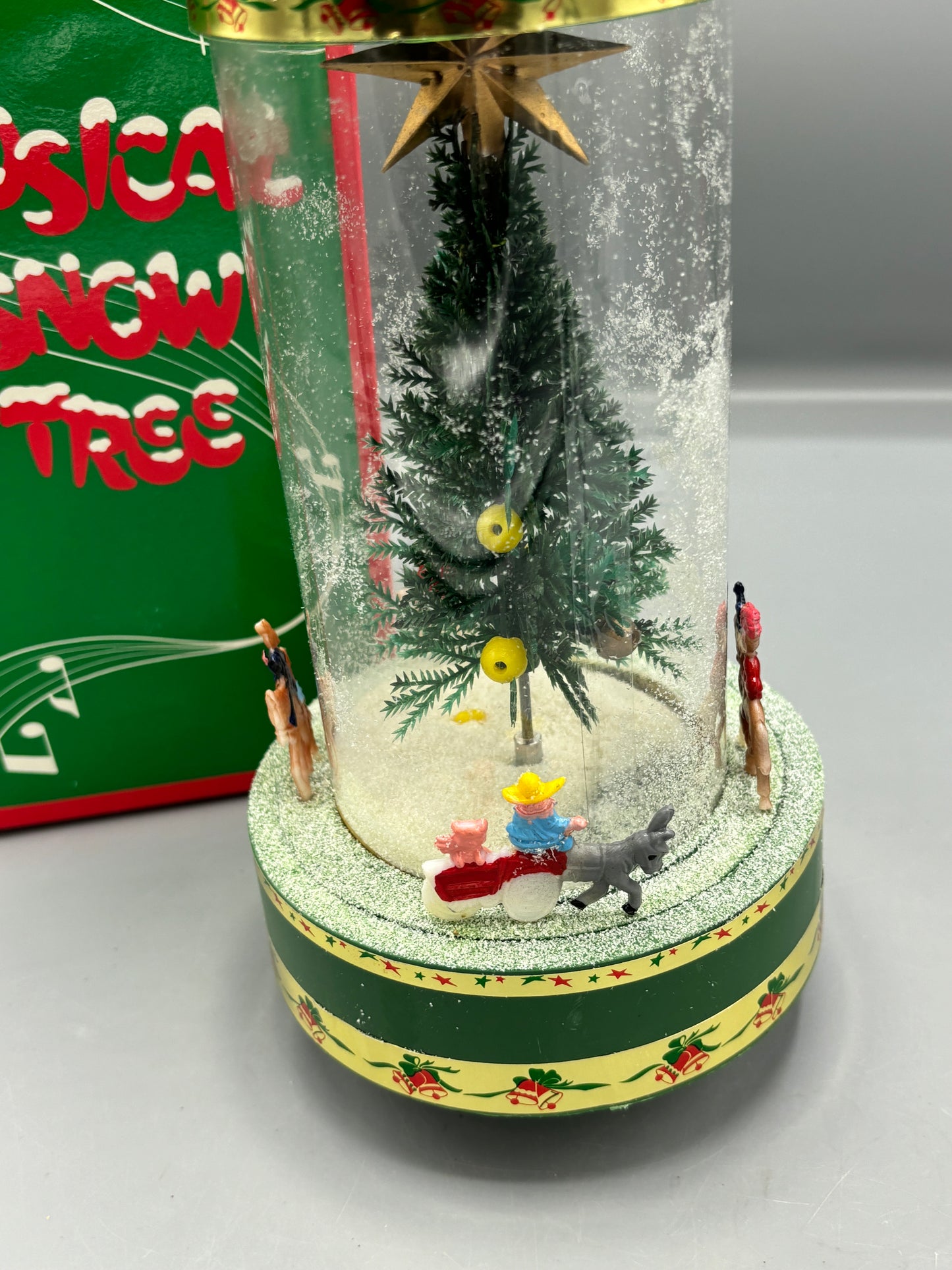 Retro falling snow musical xmas with box