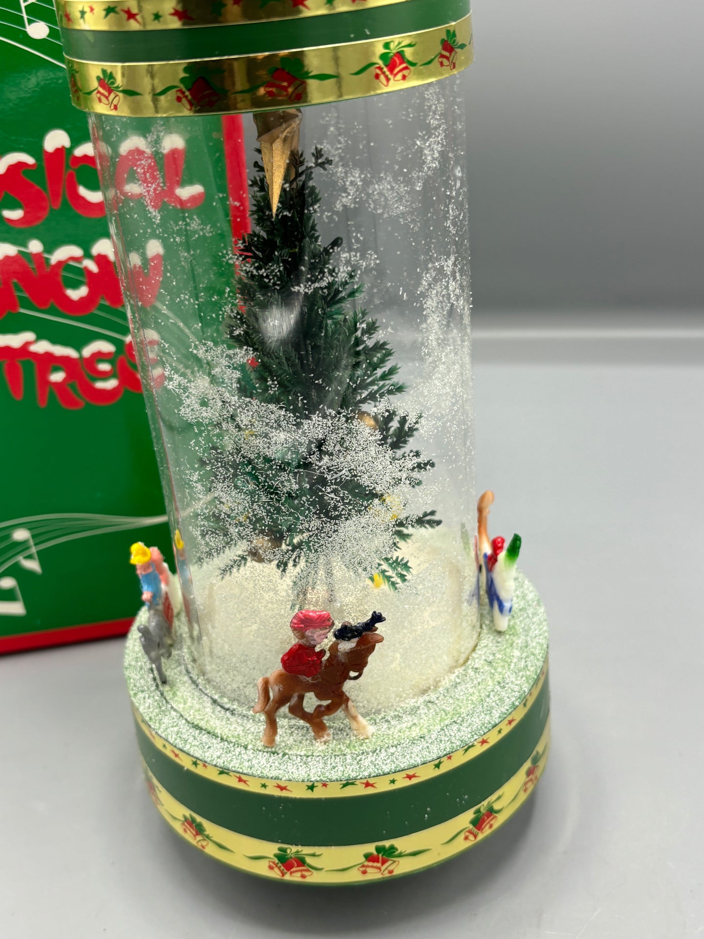 Retro falling snow musical xmas with box