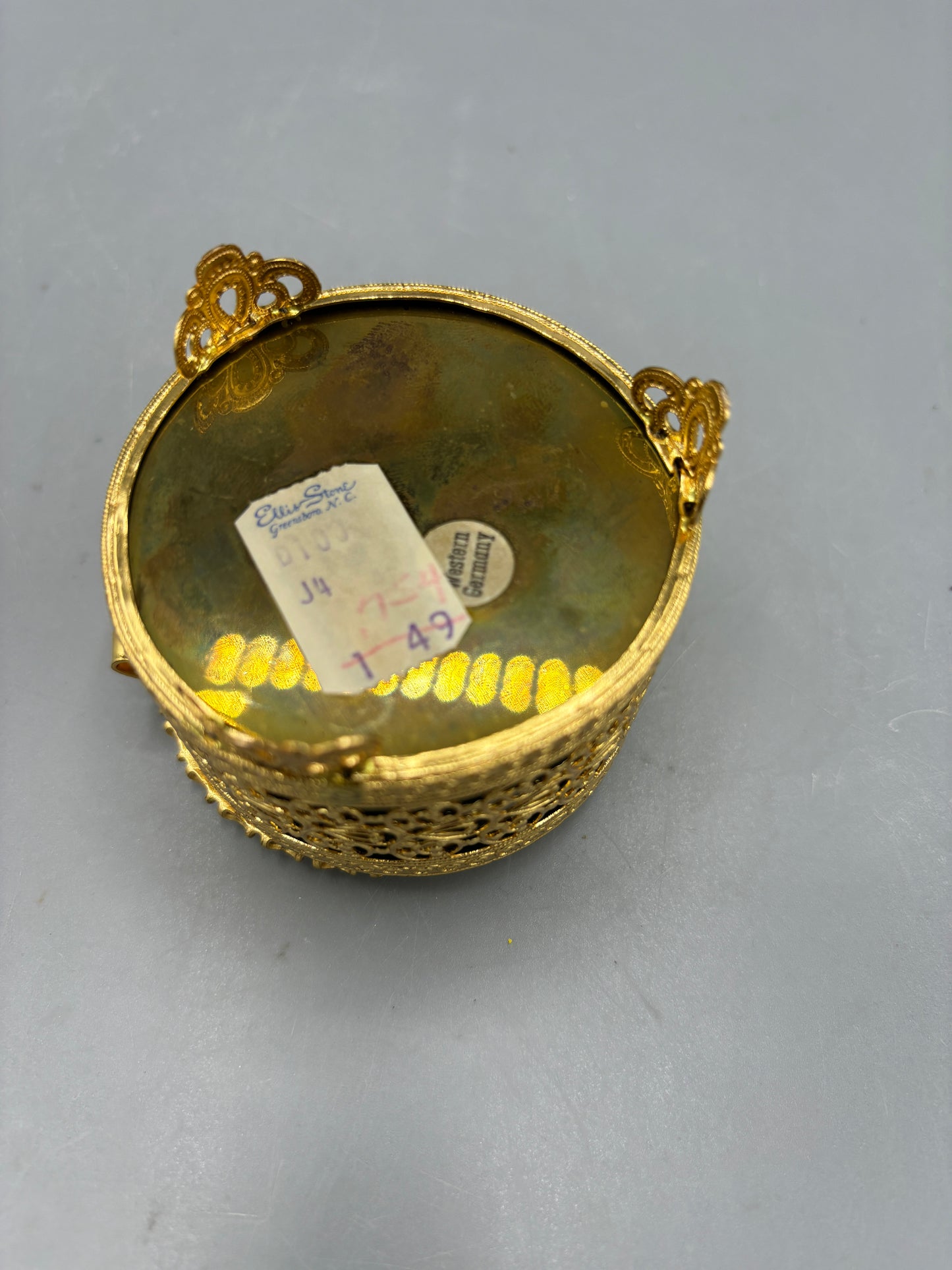 Ormolu trinket round jewelry filigree box