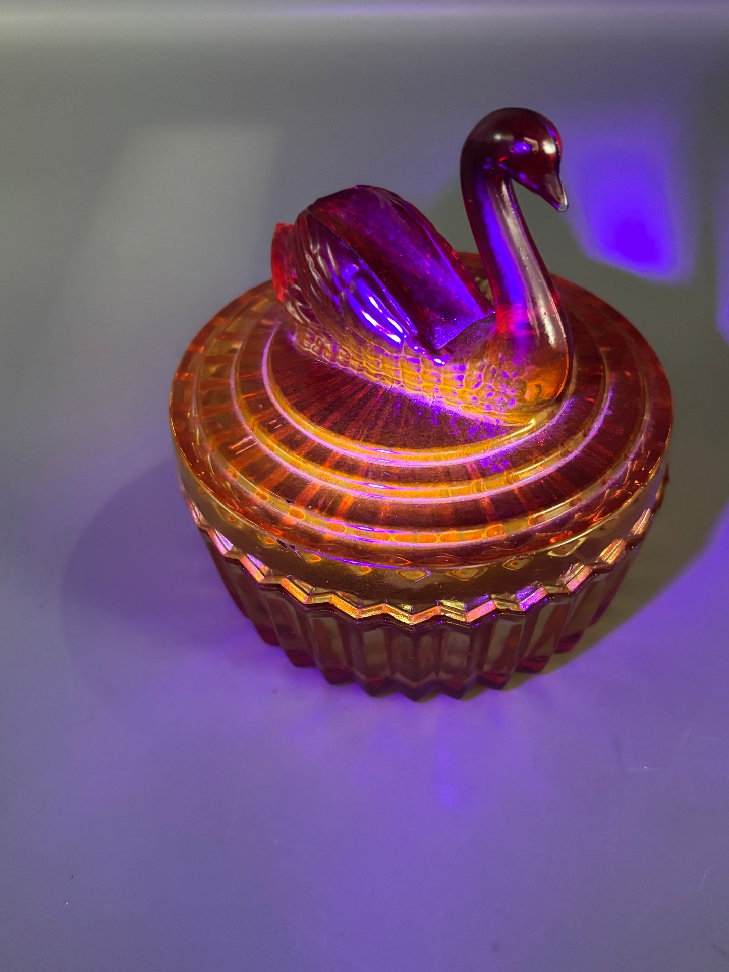 Vintage Jeanette glass Swan