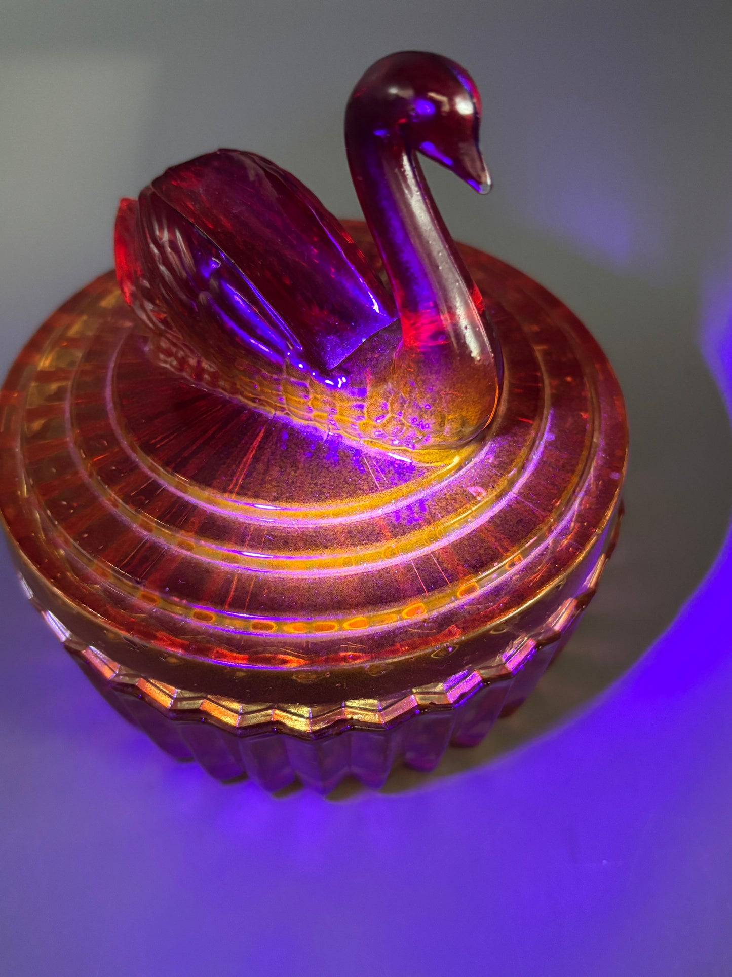 Vintage Jeanette glass Swan