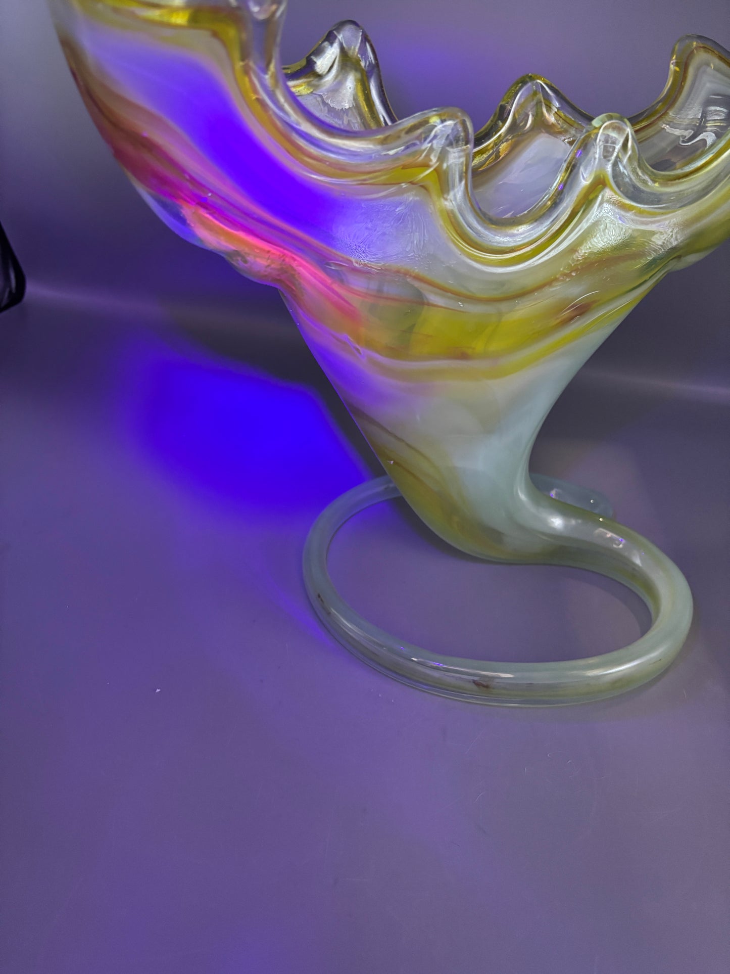 Vintage hand blown art glass yellow swirl fan vase