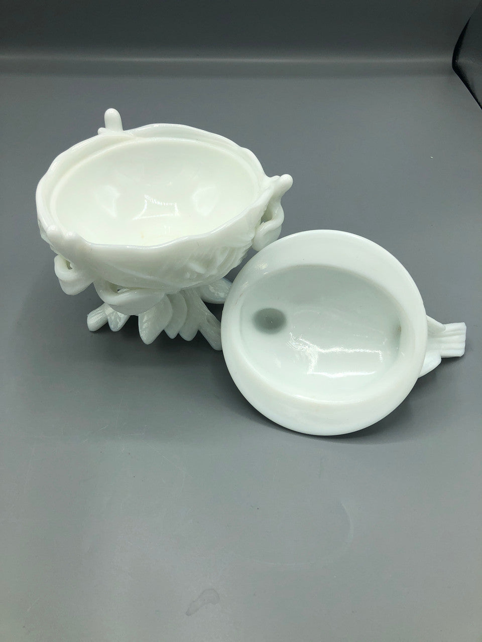 Westmoreland milk glass bird on nest