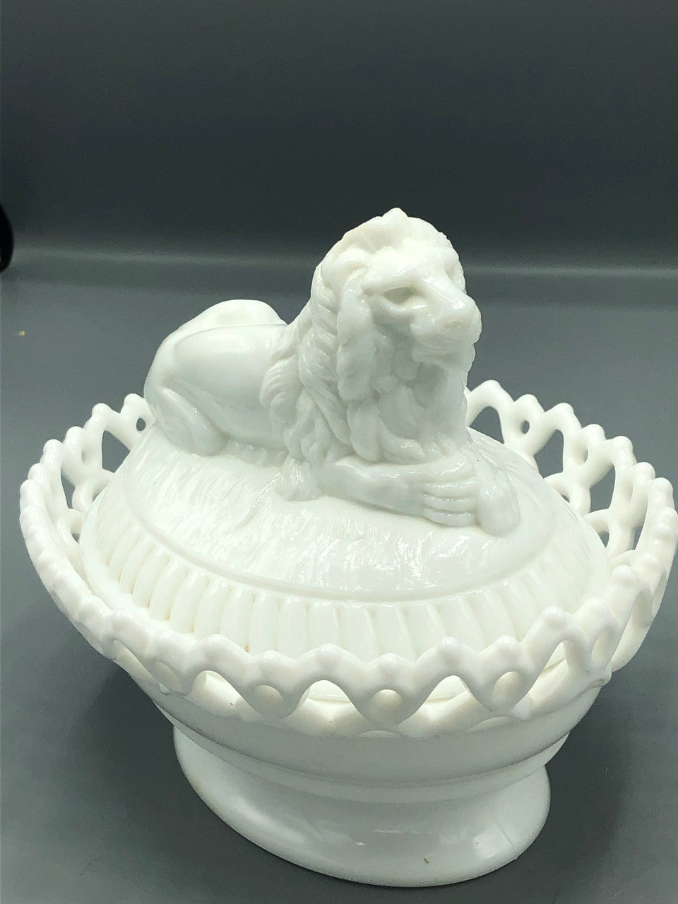 Vintage Atlerbury milk glass lion on nest