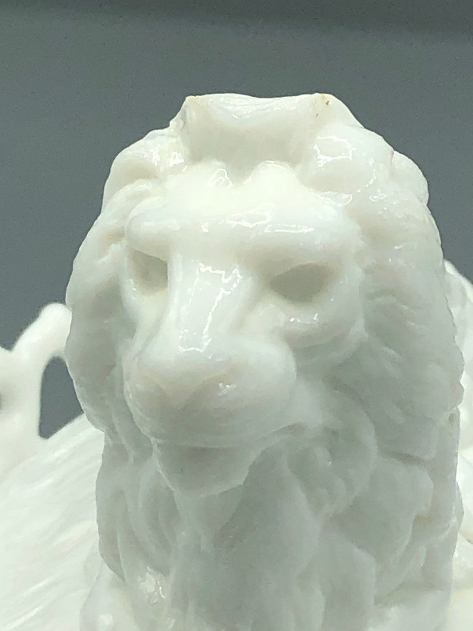 Vintage Atlerbury milk glass lion on nest