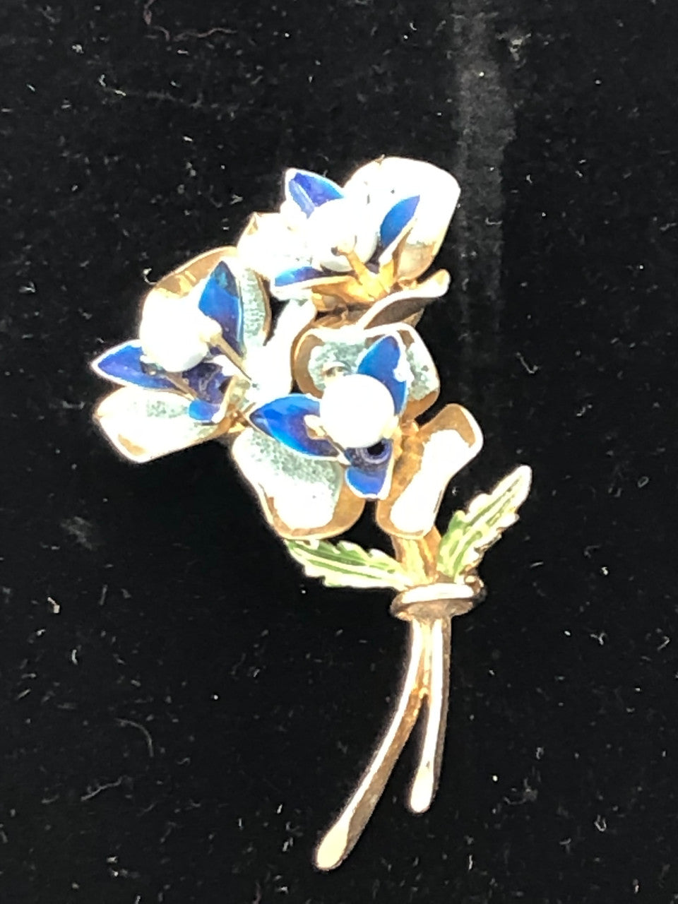 Weiss Enamel Pearl Flower brooch w/Clip On Earrings