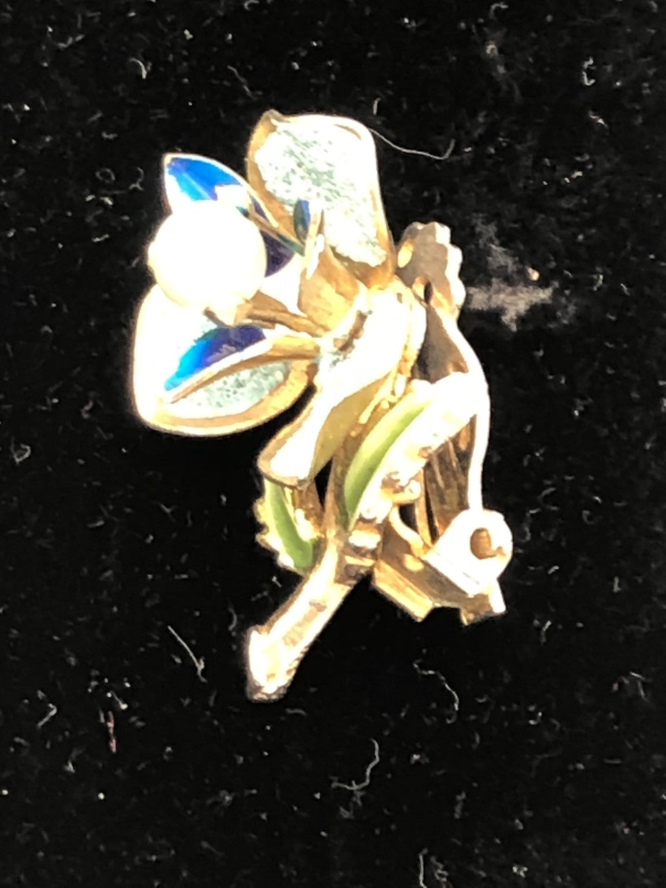 Weiss Enamel Pearl Flower brooch w/Clip On Earrings