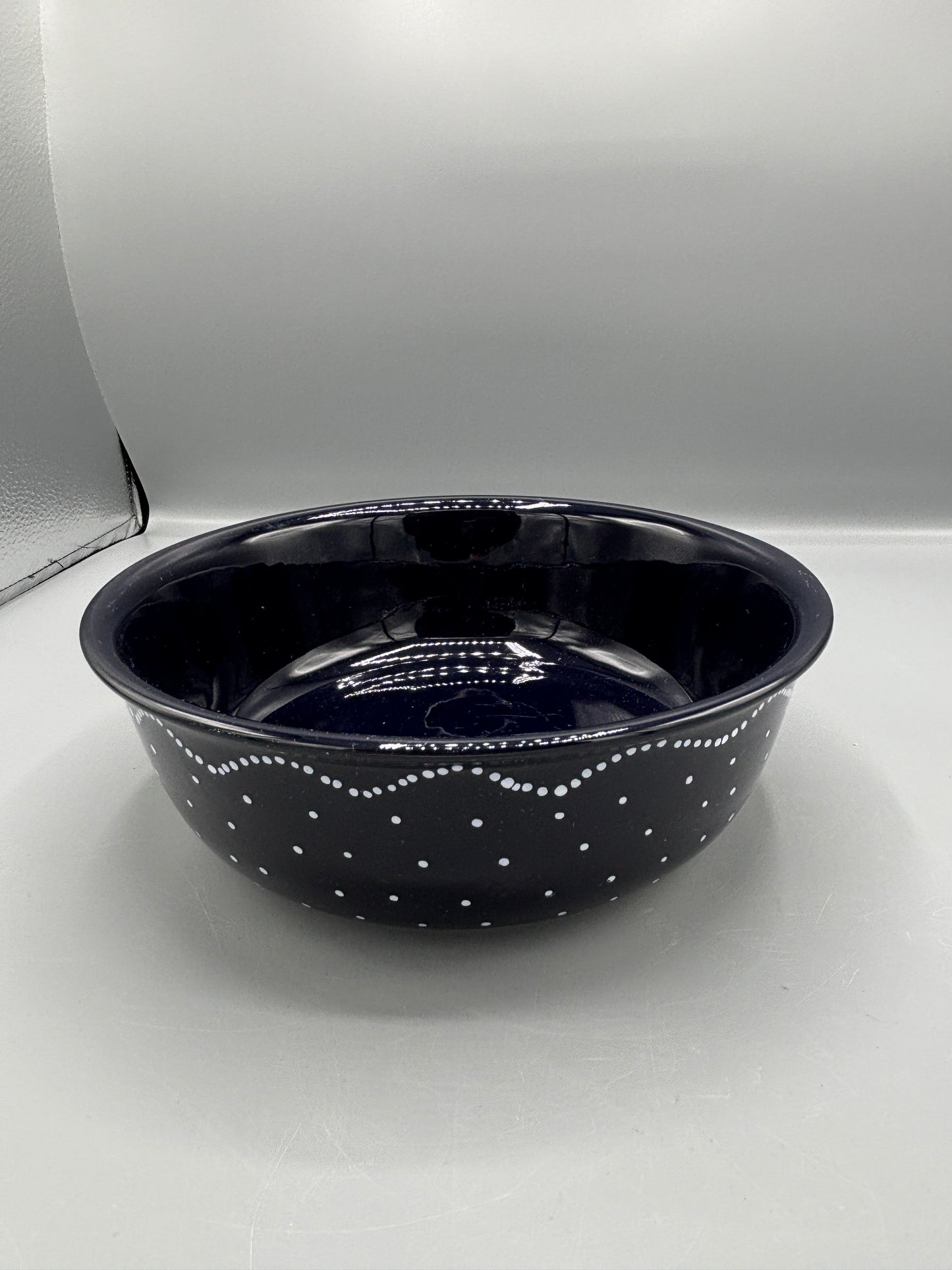Ceramic serving bowl