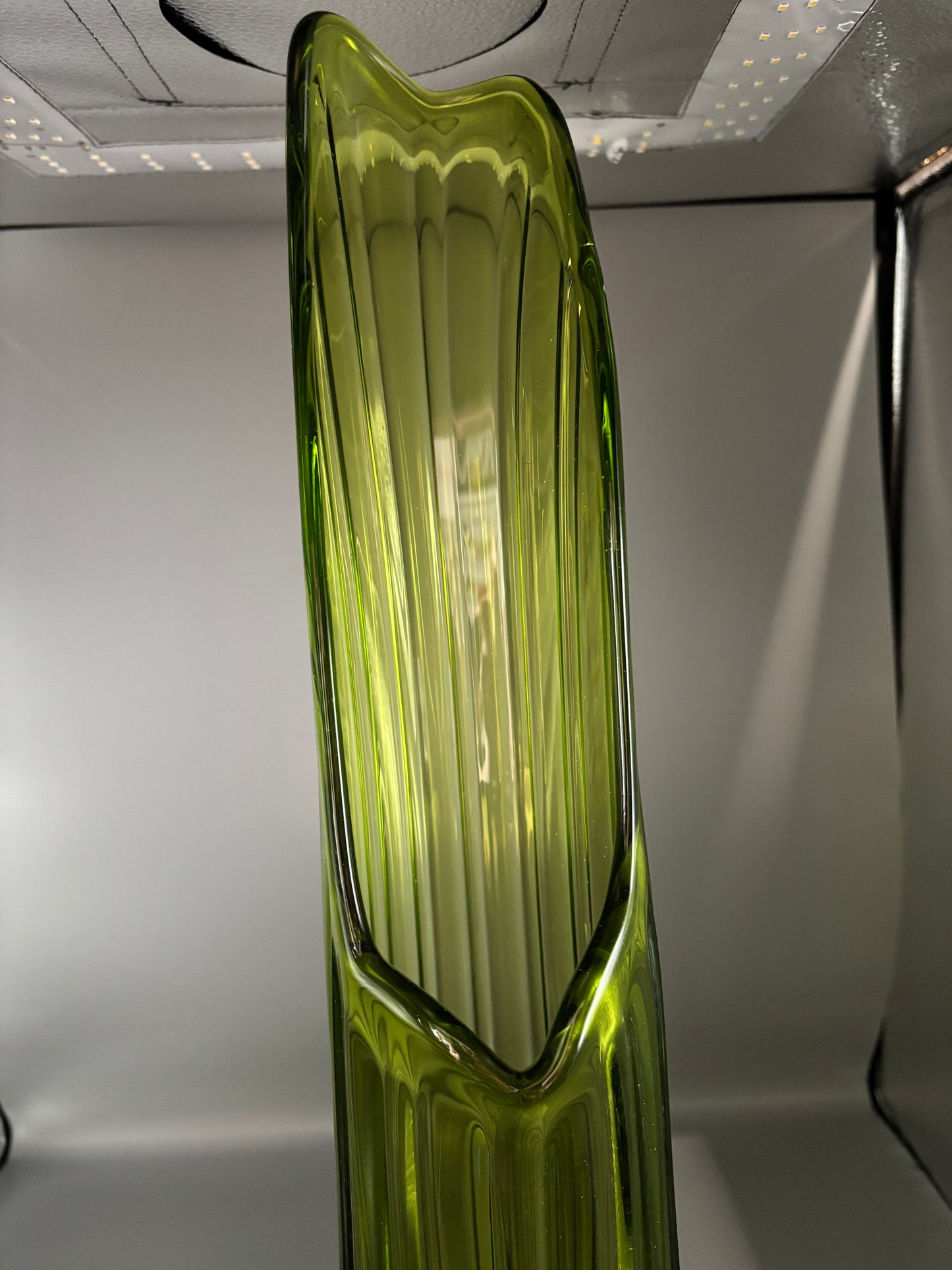 Vintage 22" Green L.E. Smith Swung Vase