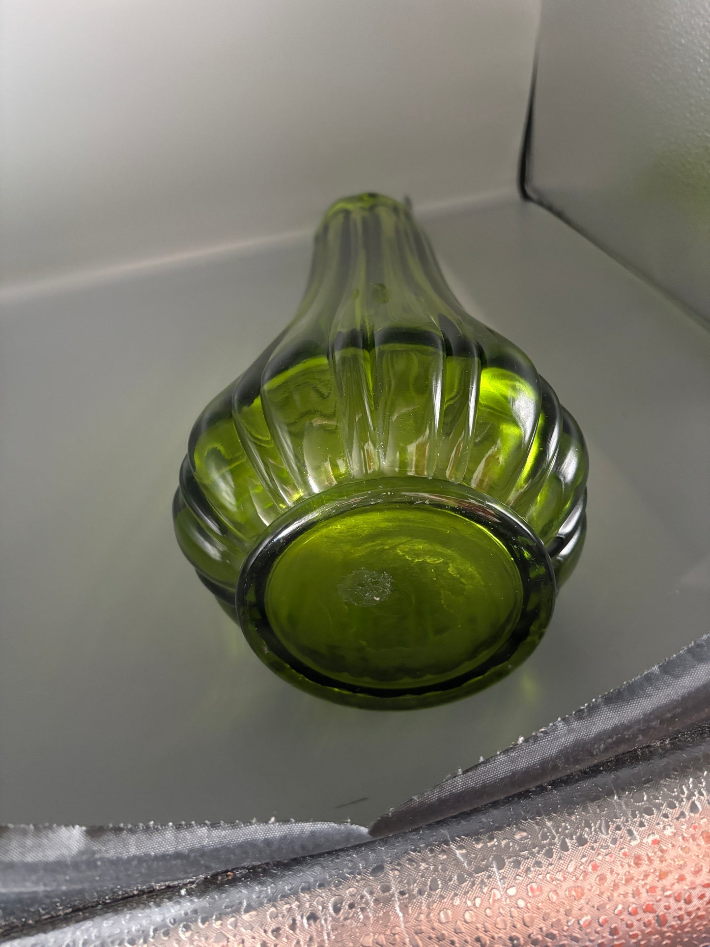 Vintage 22" Green L.E. Smith Swung Vase