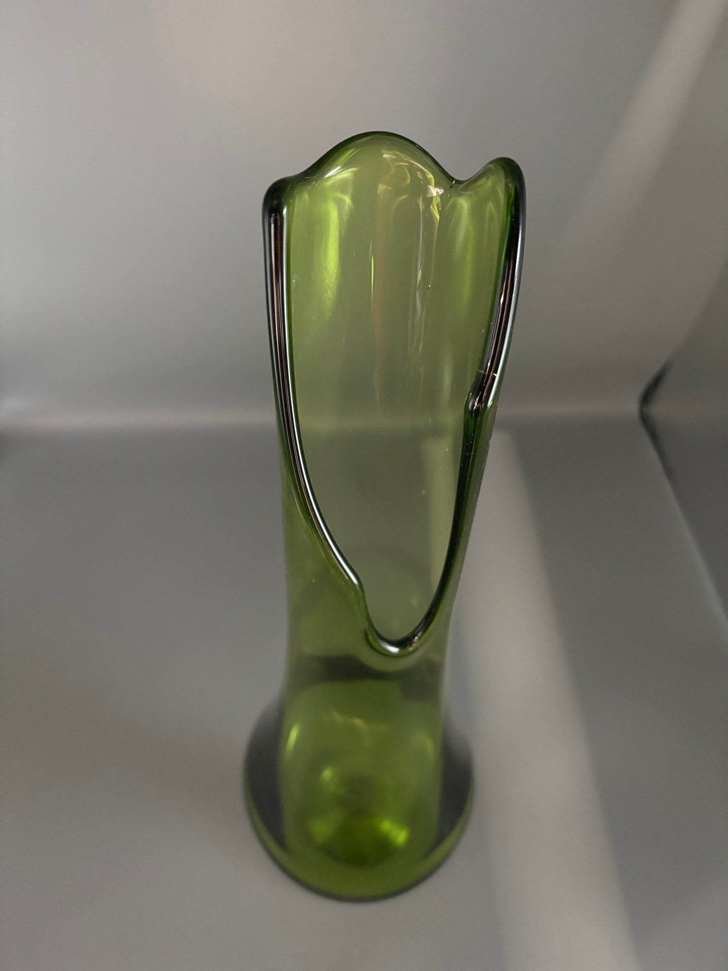 Vintage L.E. Smith Smooth 16 1/4" Green Swung Vase