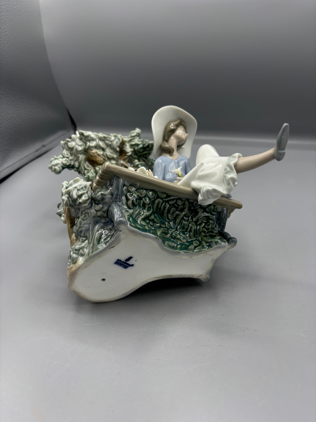 Vintage Lladro "Sunday in the Park" figure on bench